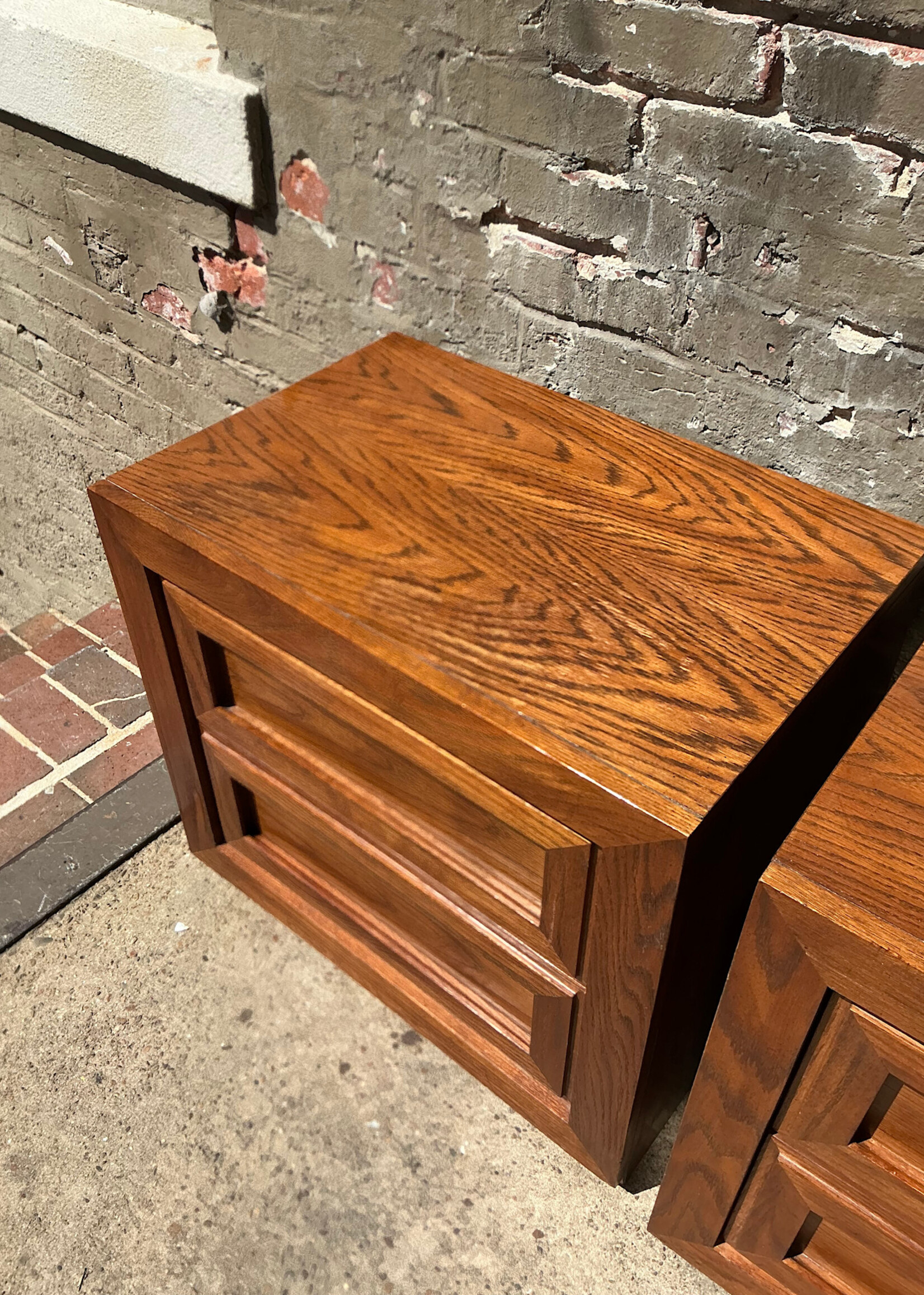 GOODWOOD Pair of MCM Oak Nightstands