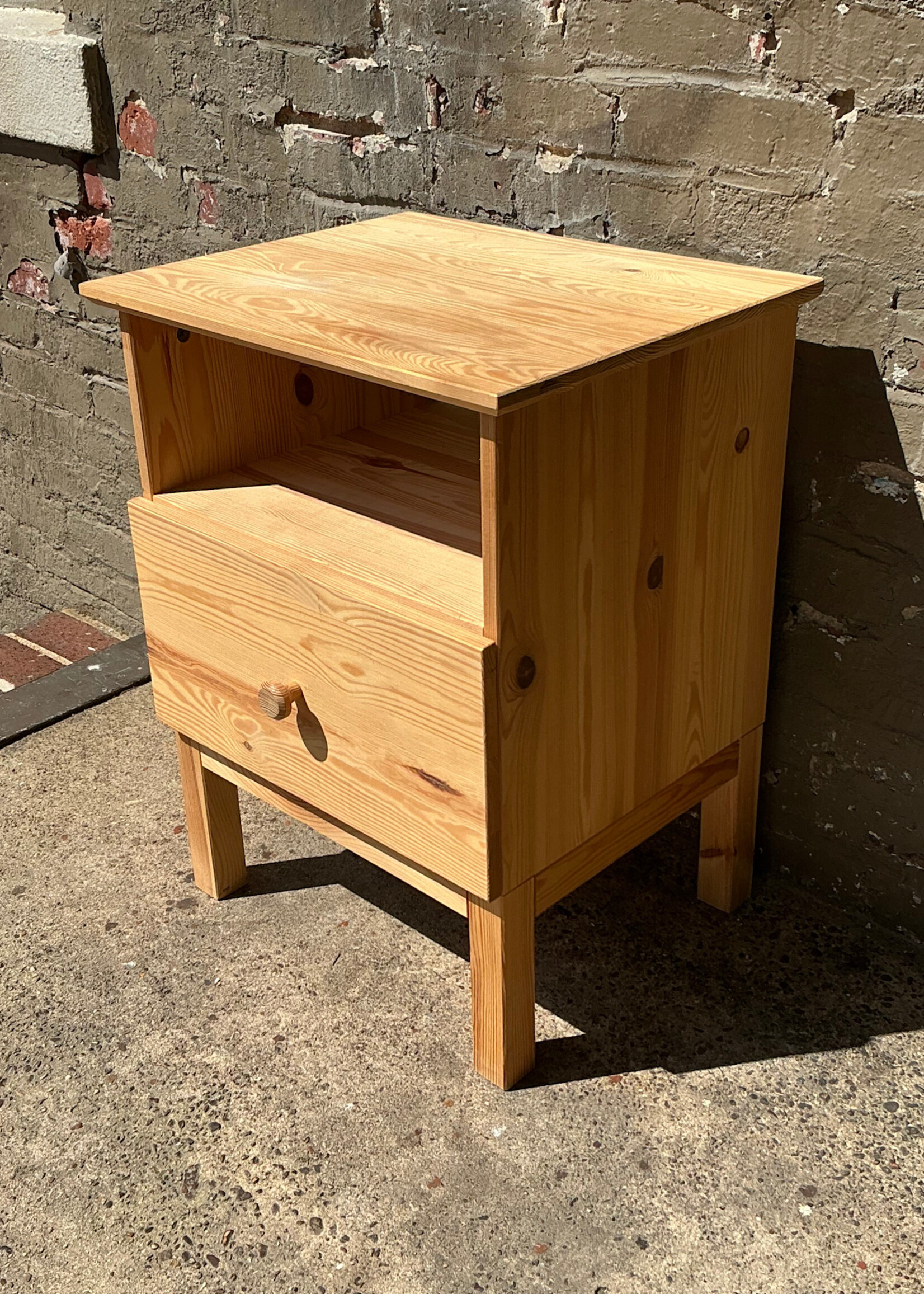 GOODWOOD Pine Nightstand