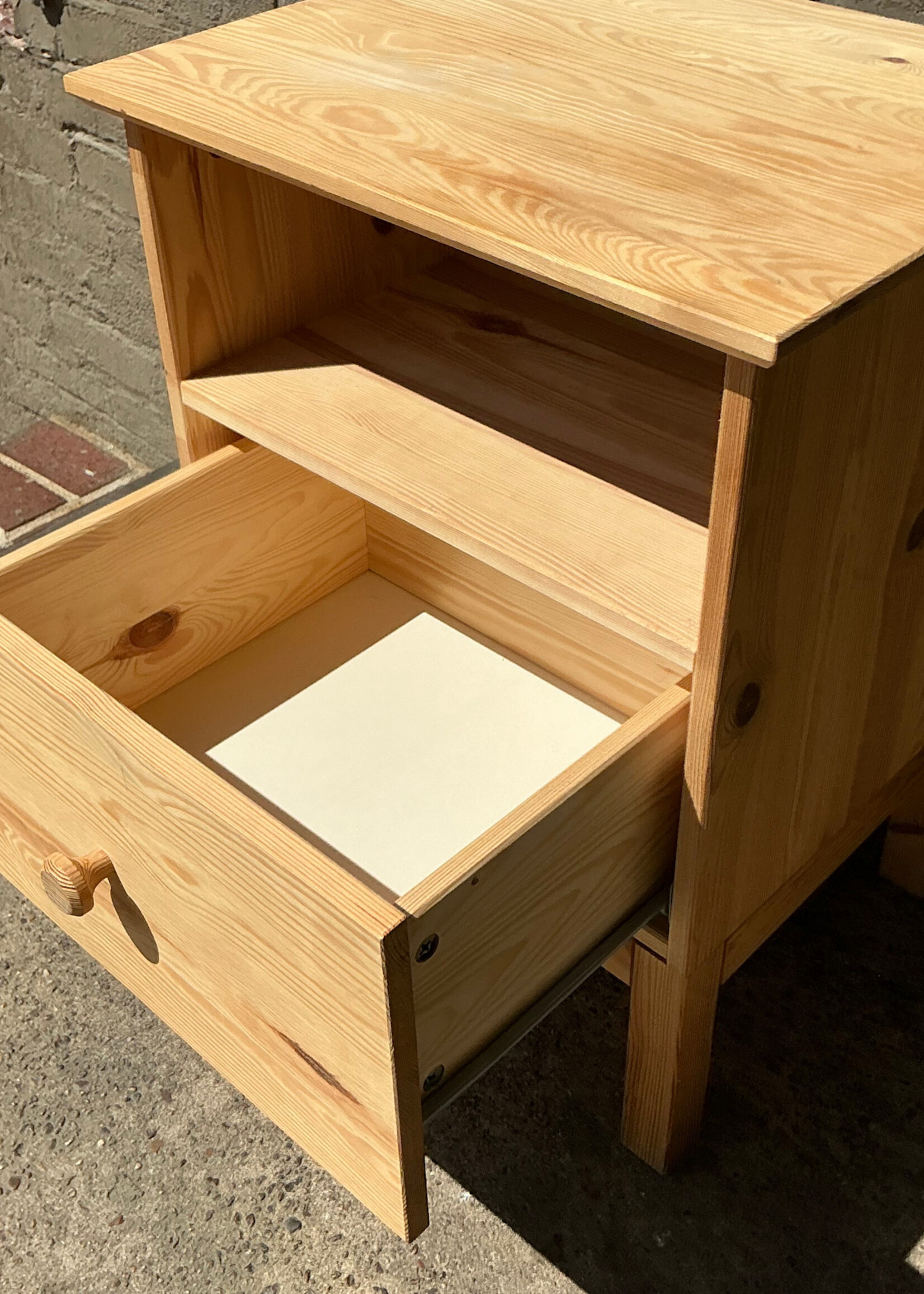 GOODWOOD Pine Nightstand