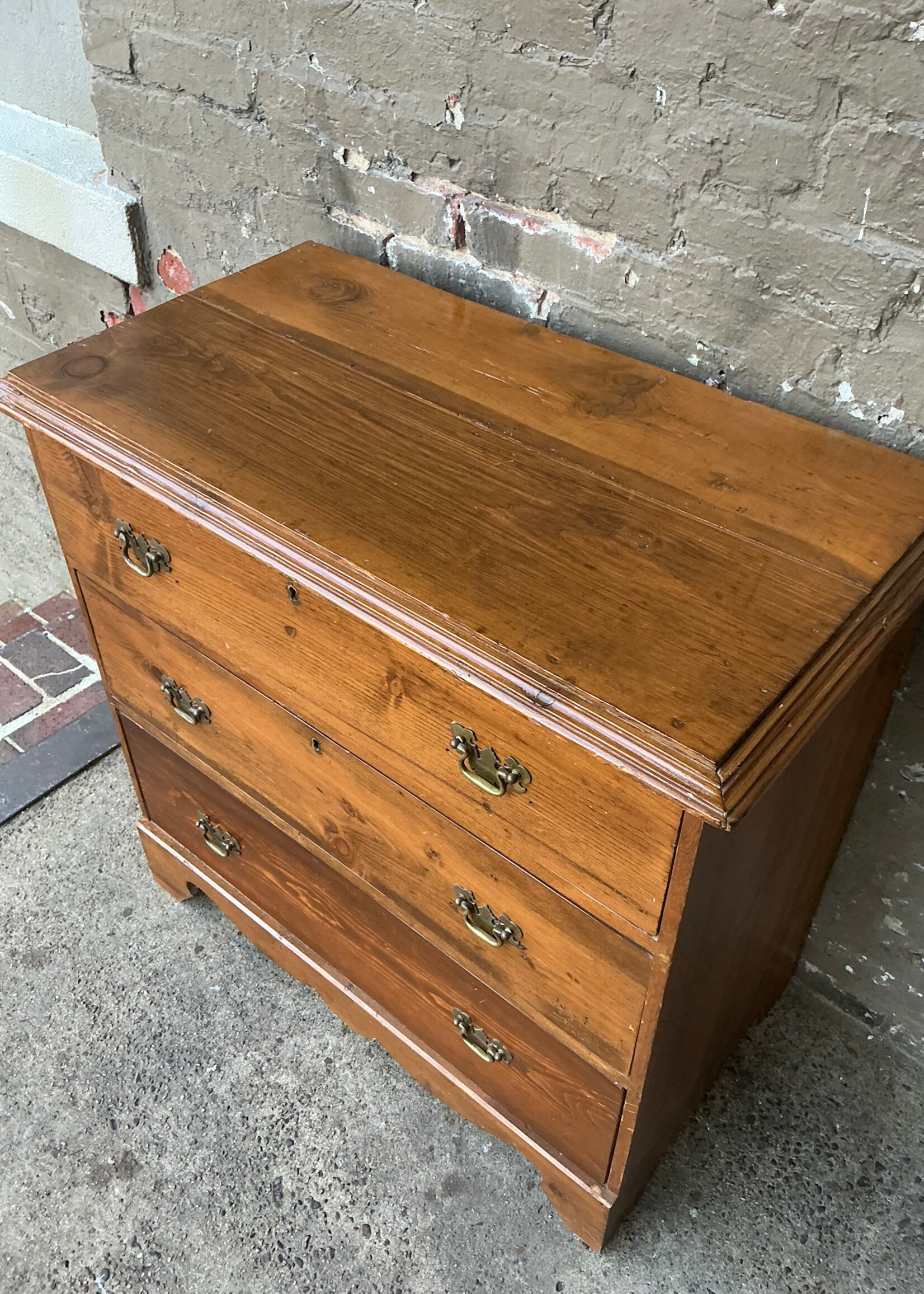 GOODWOOD English Pine Cottage Dresser