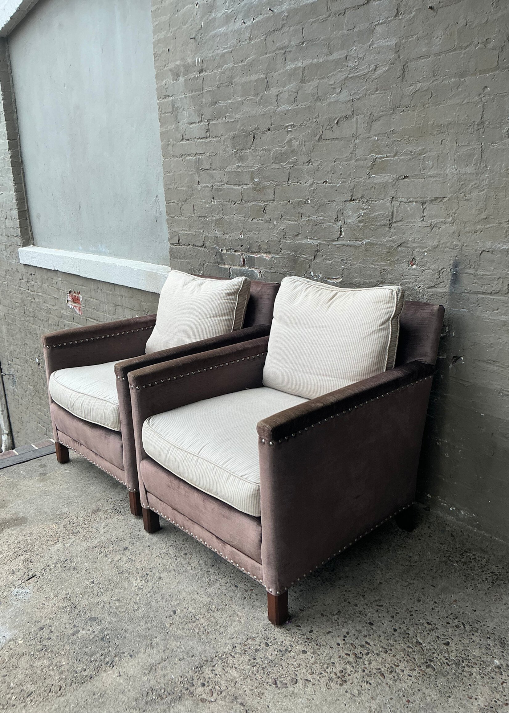 GOODWOOD Pair of Lee Industries Lounge Chairs
