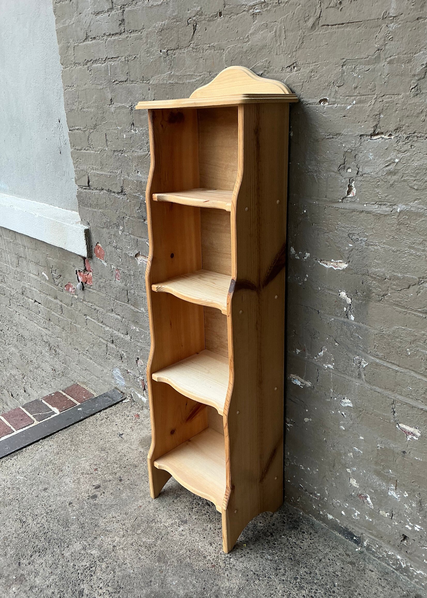 GOODWOOD Pine Graduated Bookshelf