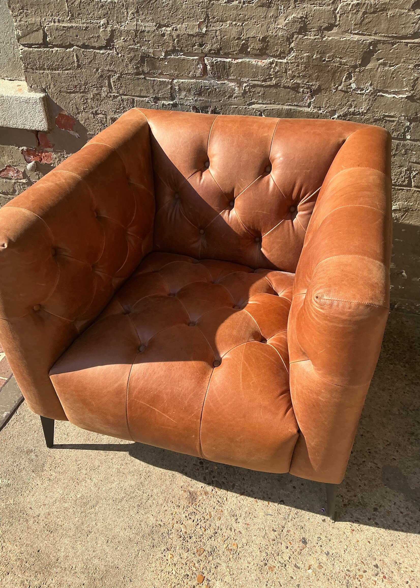 GOODWOOD Modern Leather Tufted Club Chair