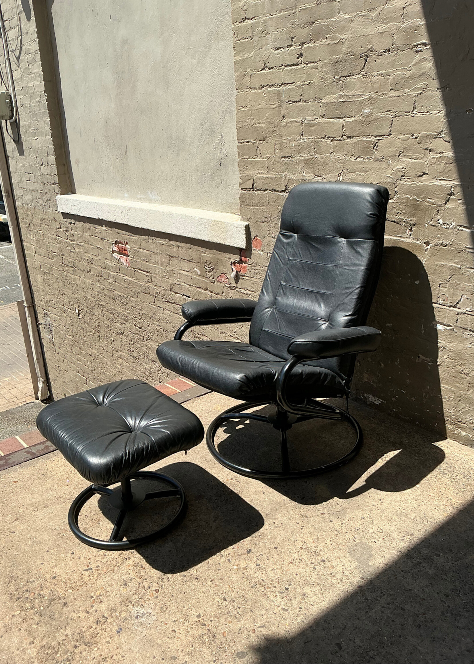 GOODWOOD Vintage Leather Recliner & Ottoman