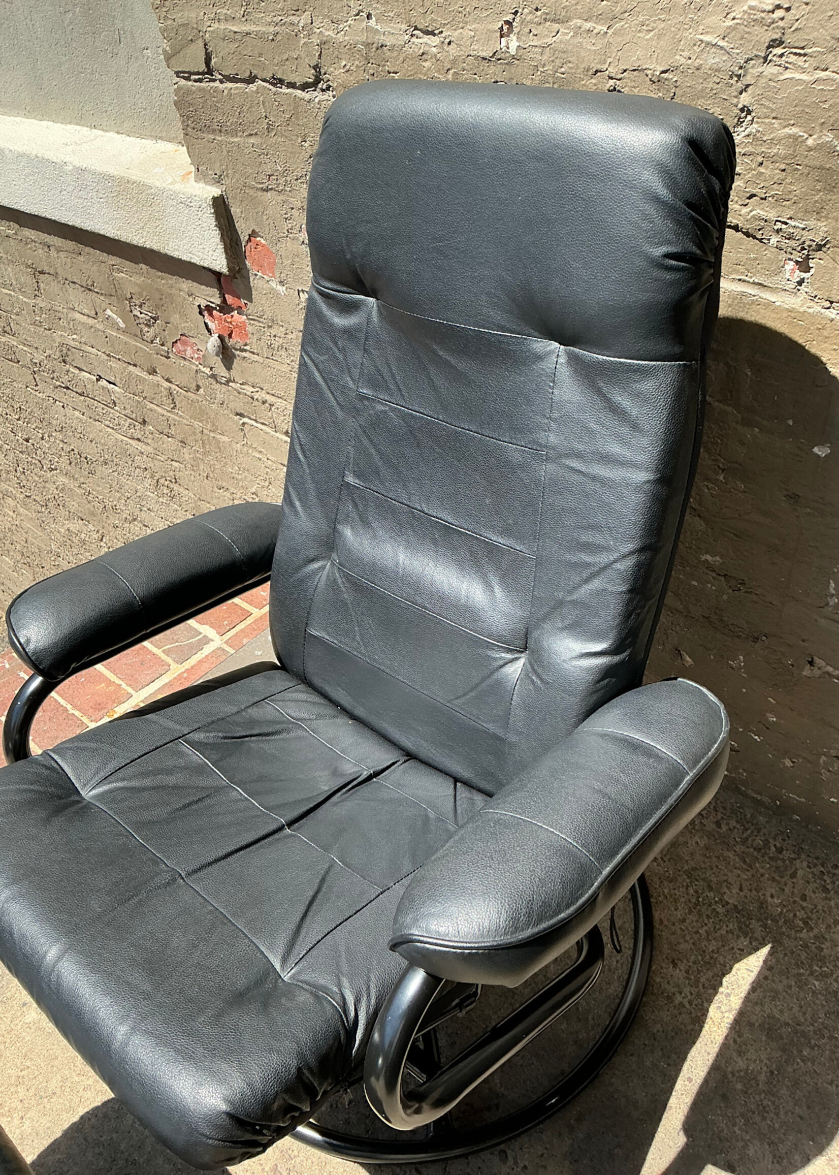 GOODWOOD Vintage Leather Recliner & Ottoman