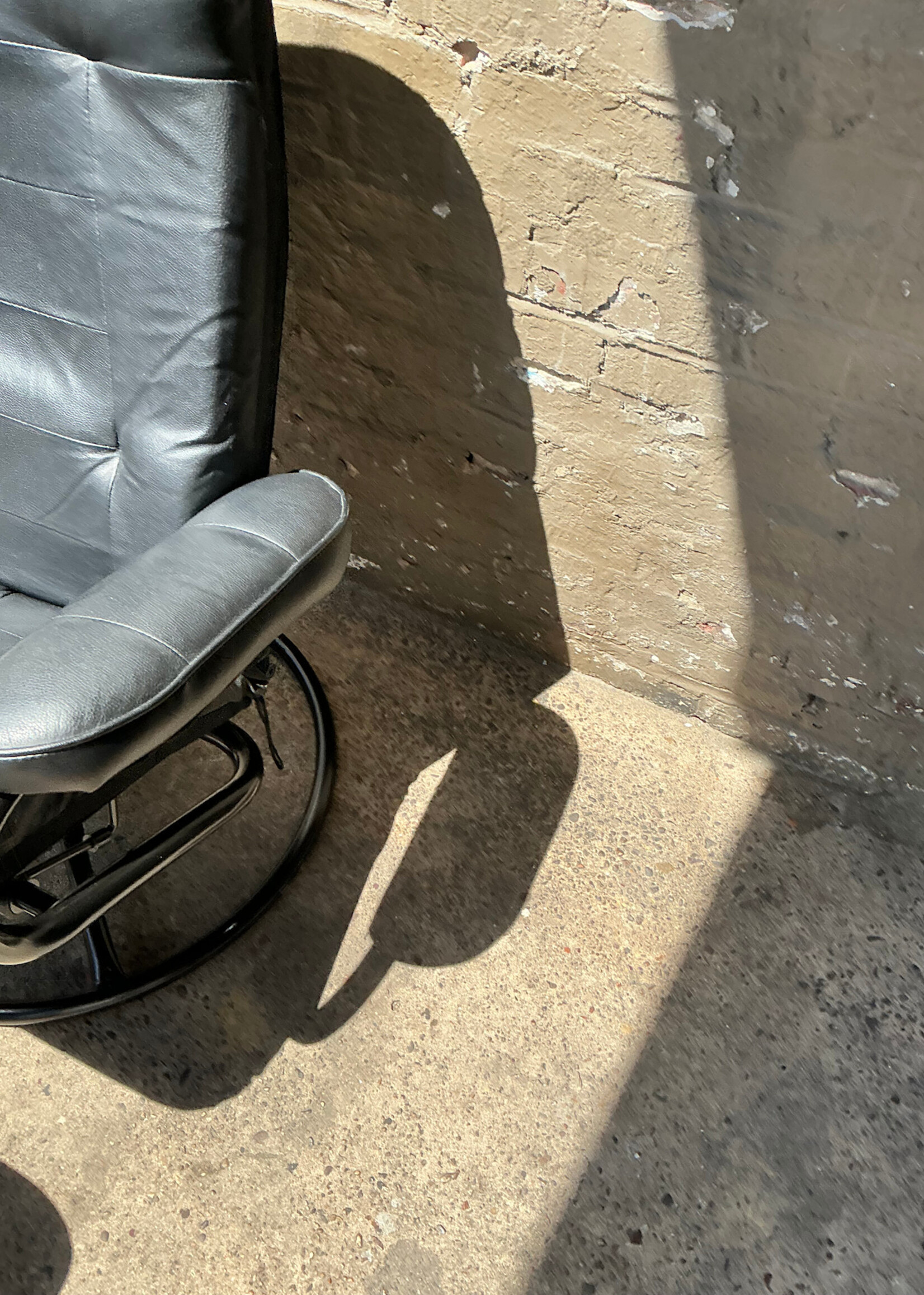 GOODWOOD Vintage Leather Recliner & Ottoman