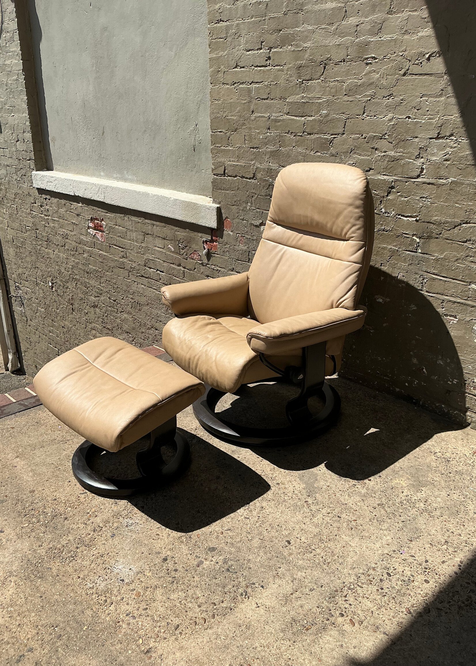 GOODWOOD Stressless Leather Chair & Ottoman