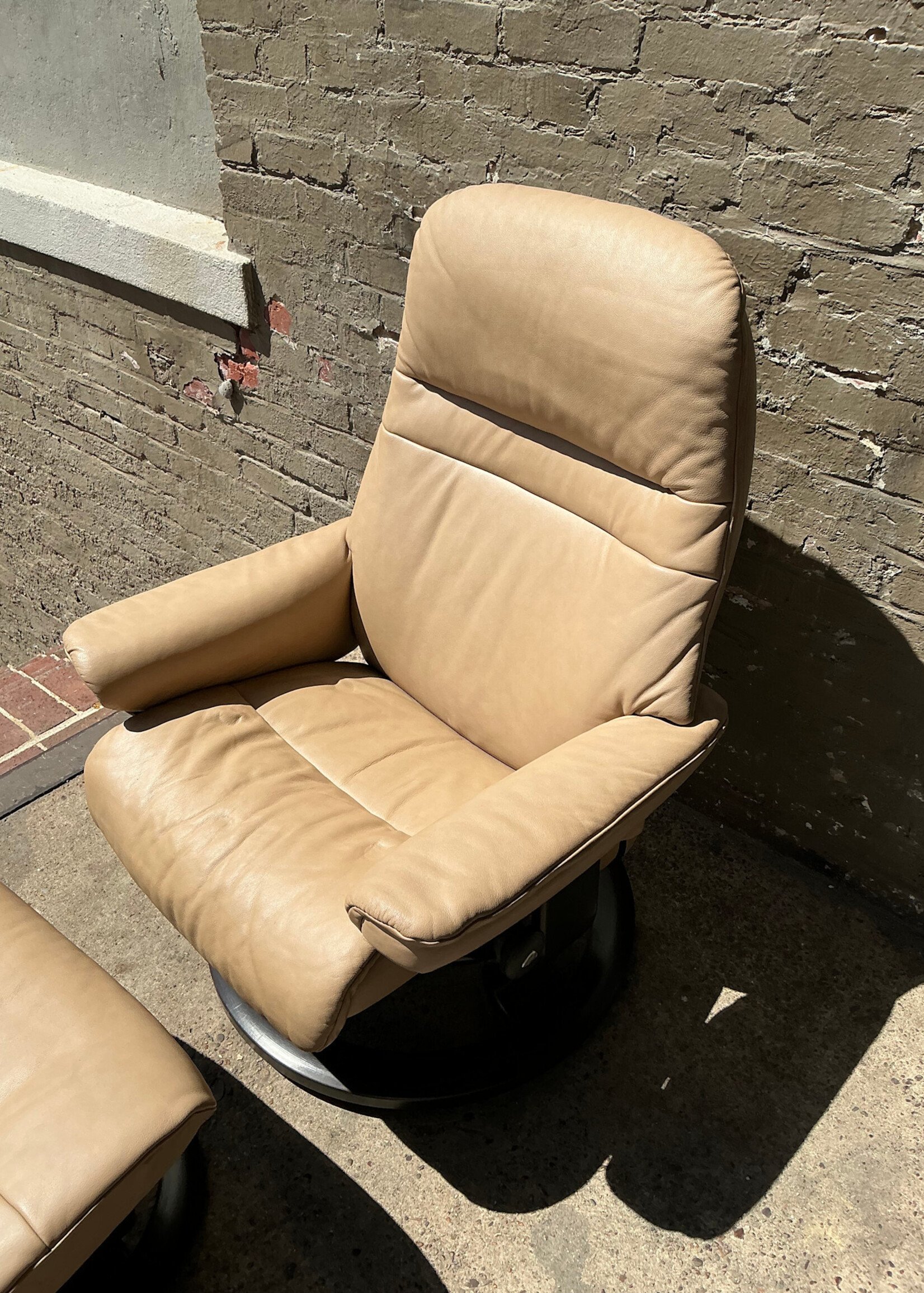 GOODWOOD Stressless Leather Chair & Ottoman