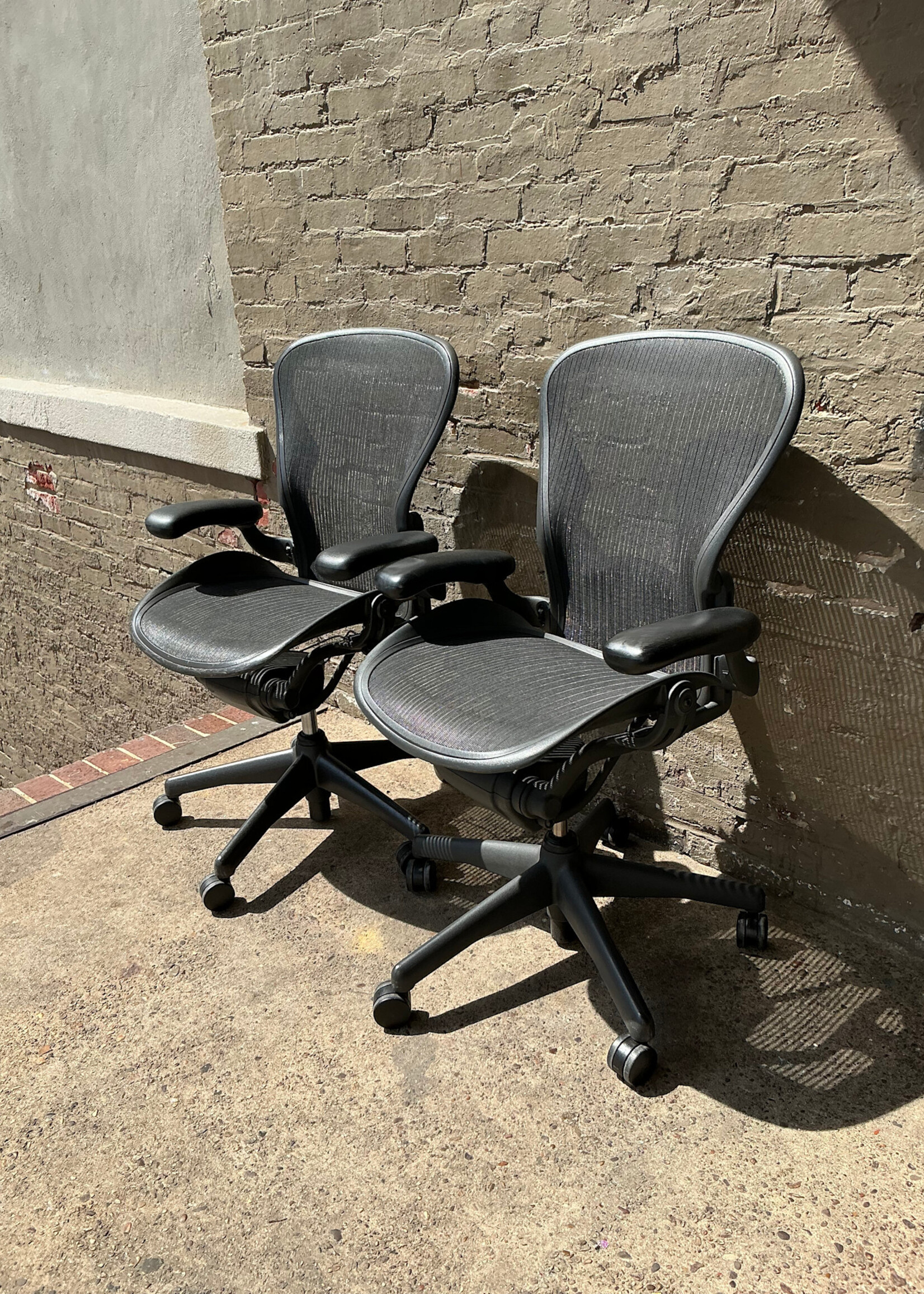 GOODWOOD Aeron Chair by Herman Miller, Size B
