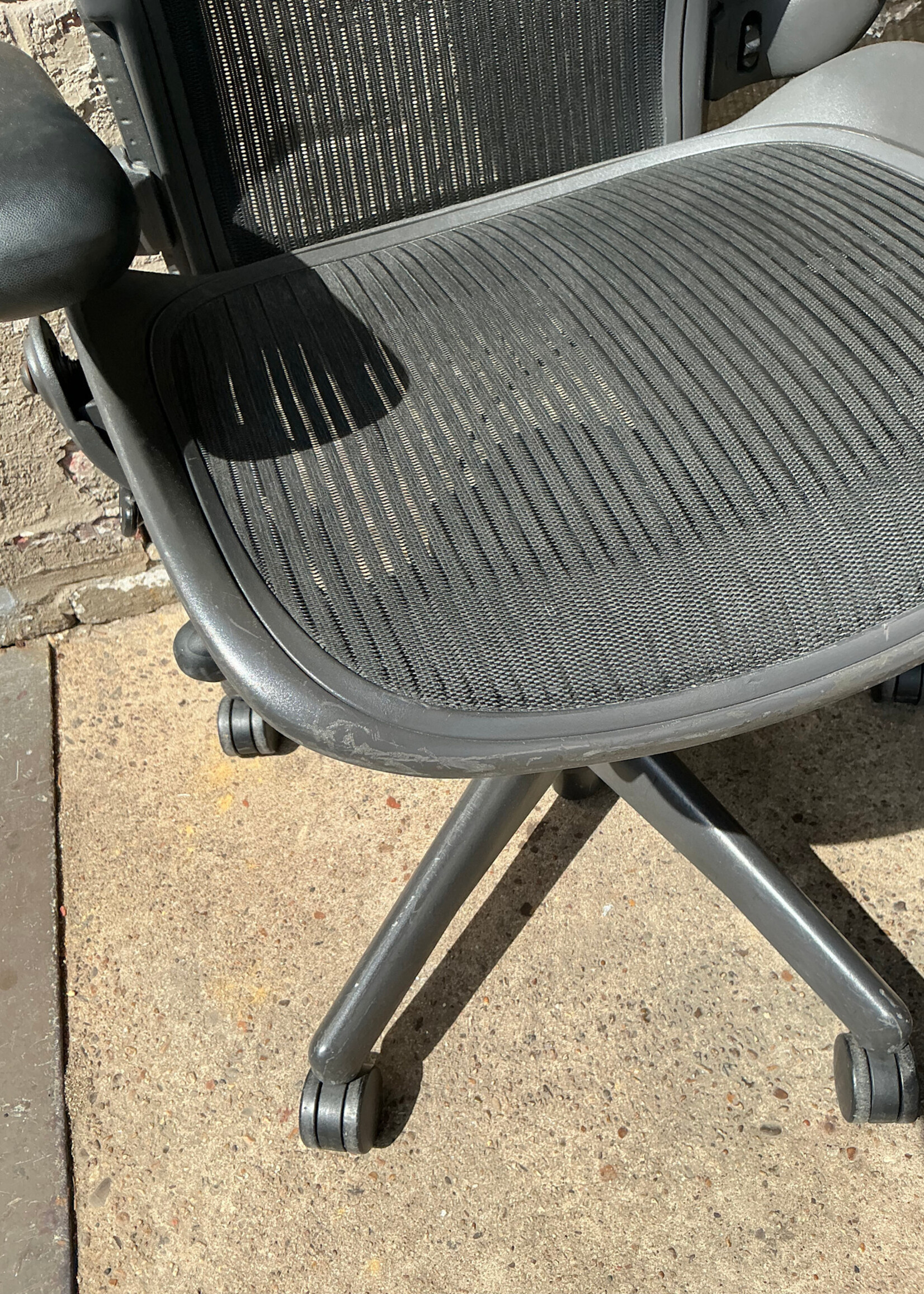 GOODWOOD Aeron Chair by Herman Miller, Size B