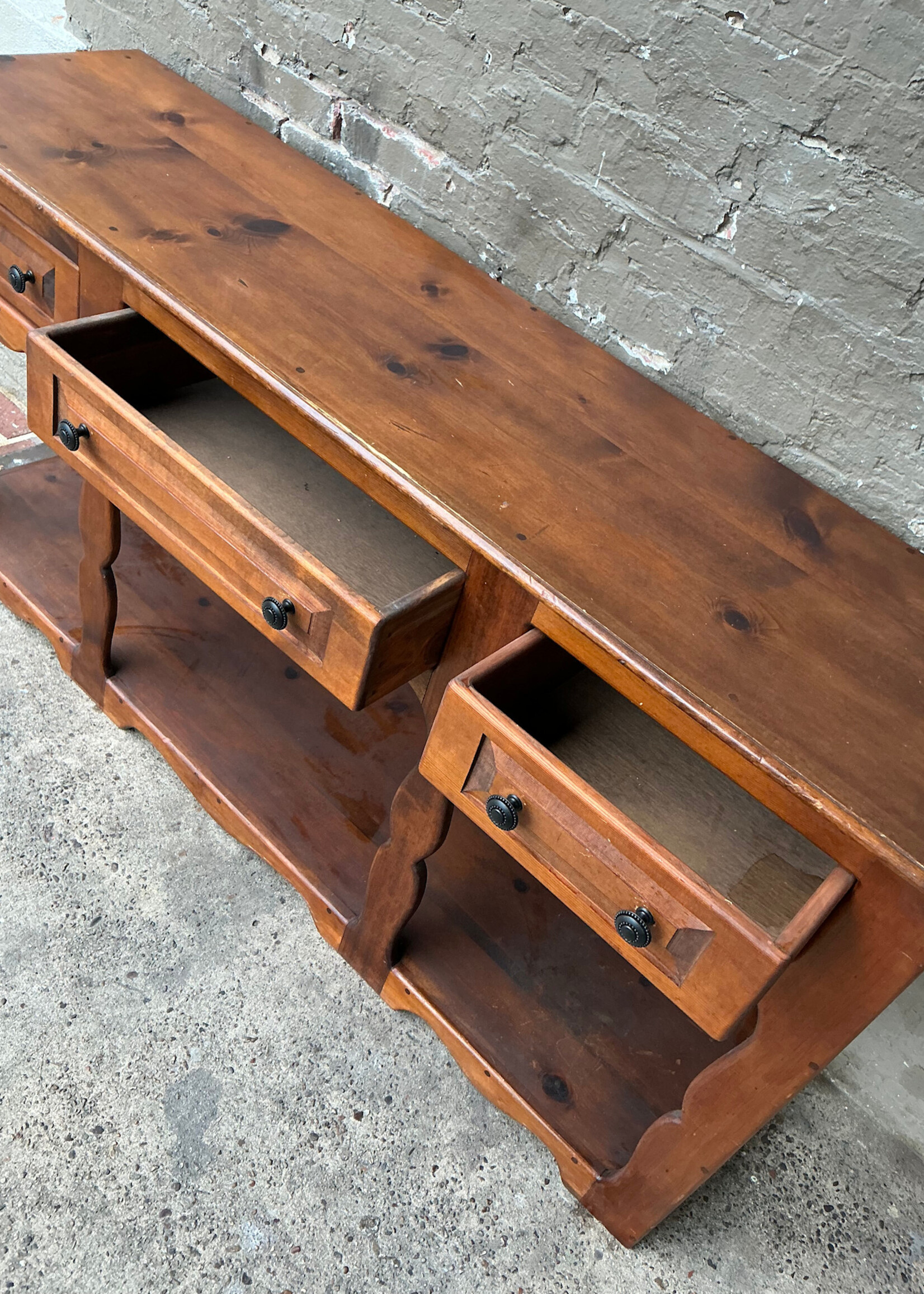 GOODWOOD Vintage Knotty Pine Server