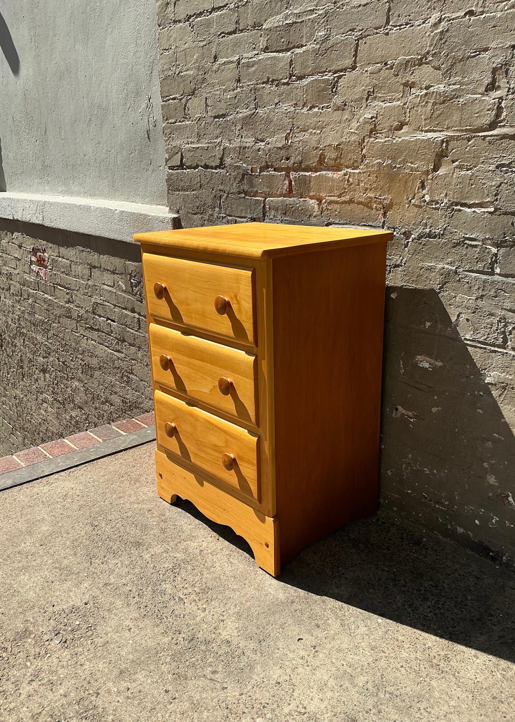GOODWOOD Small Pine Chest of Drawers