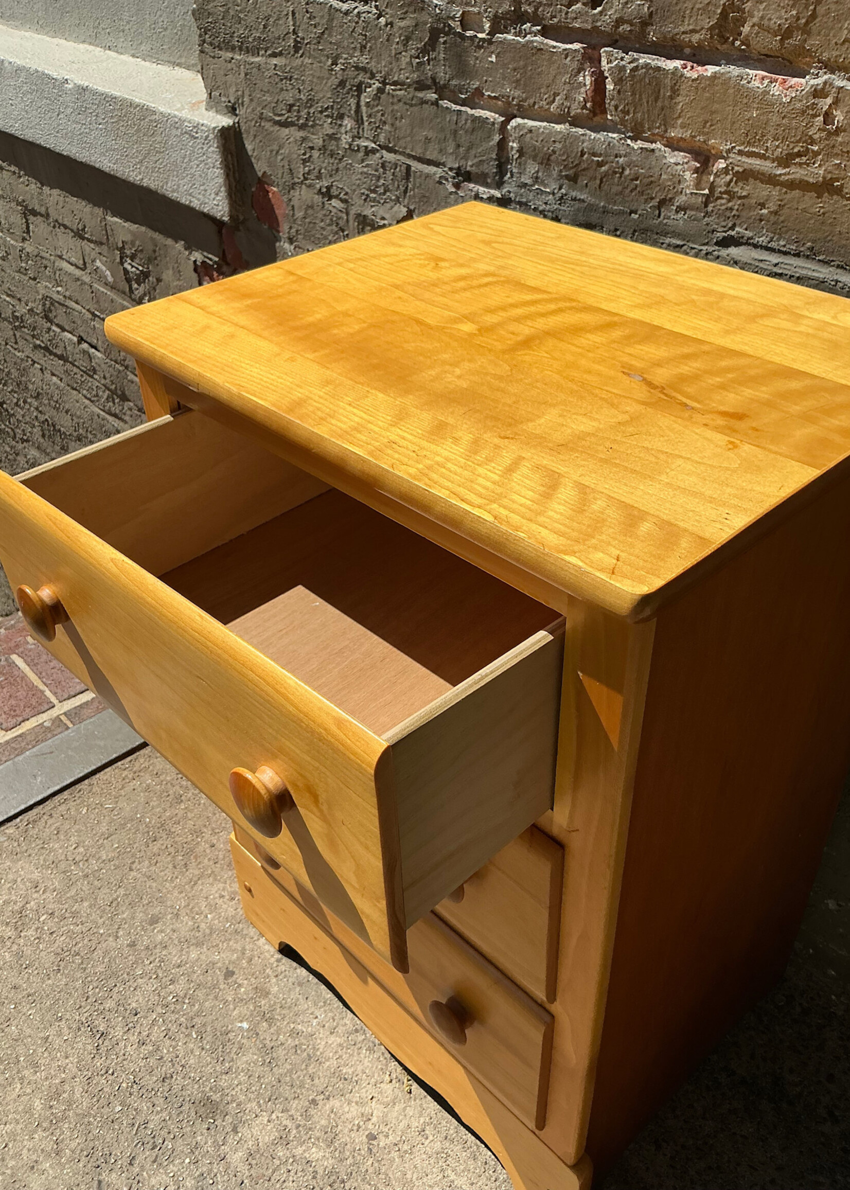 GOODWOOD Small Pine Chest of Drawers