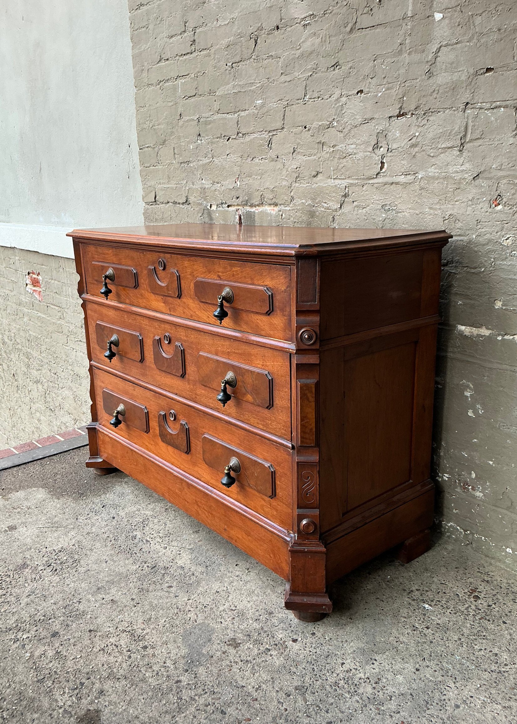 GOODWOOD Victorian Walnut Butler's Chest