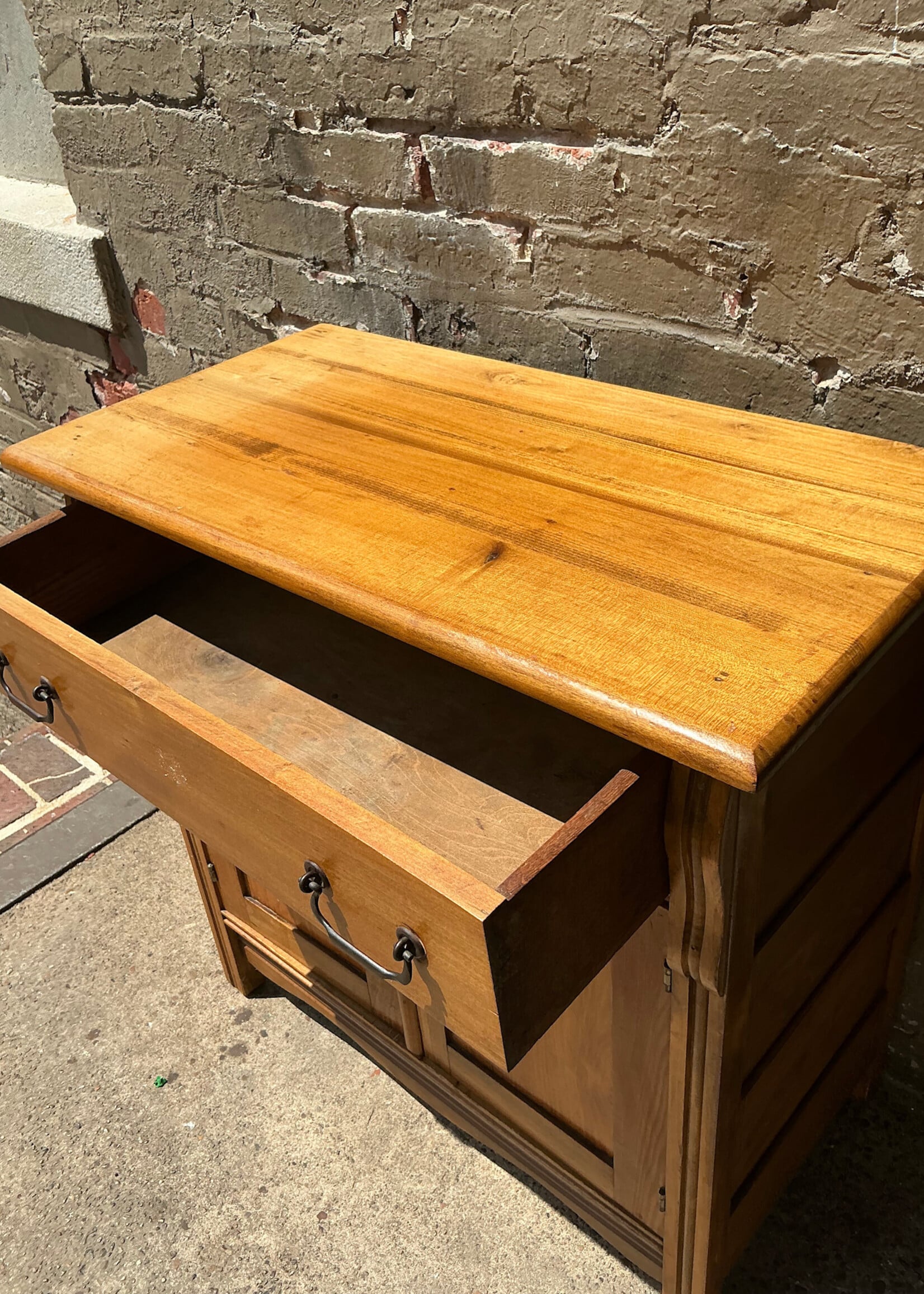 GOODWOOD Antique Pine Washstand