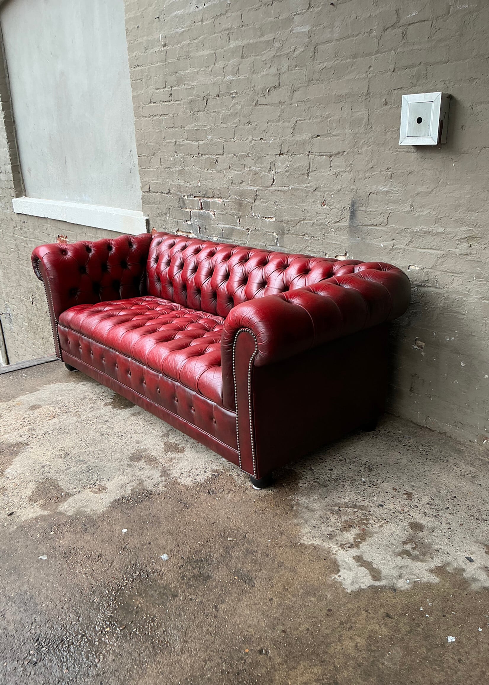 GOODWOOD Vintage Leather Chesterfield