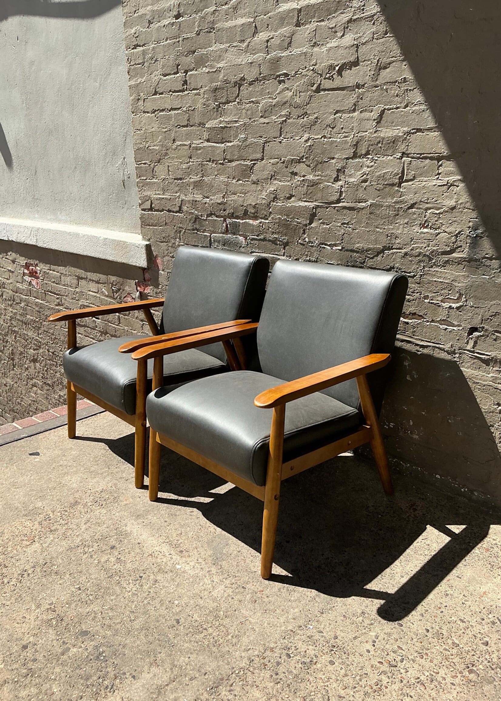 GOODWOOD MCM Style Vinyl Lounge Chair