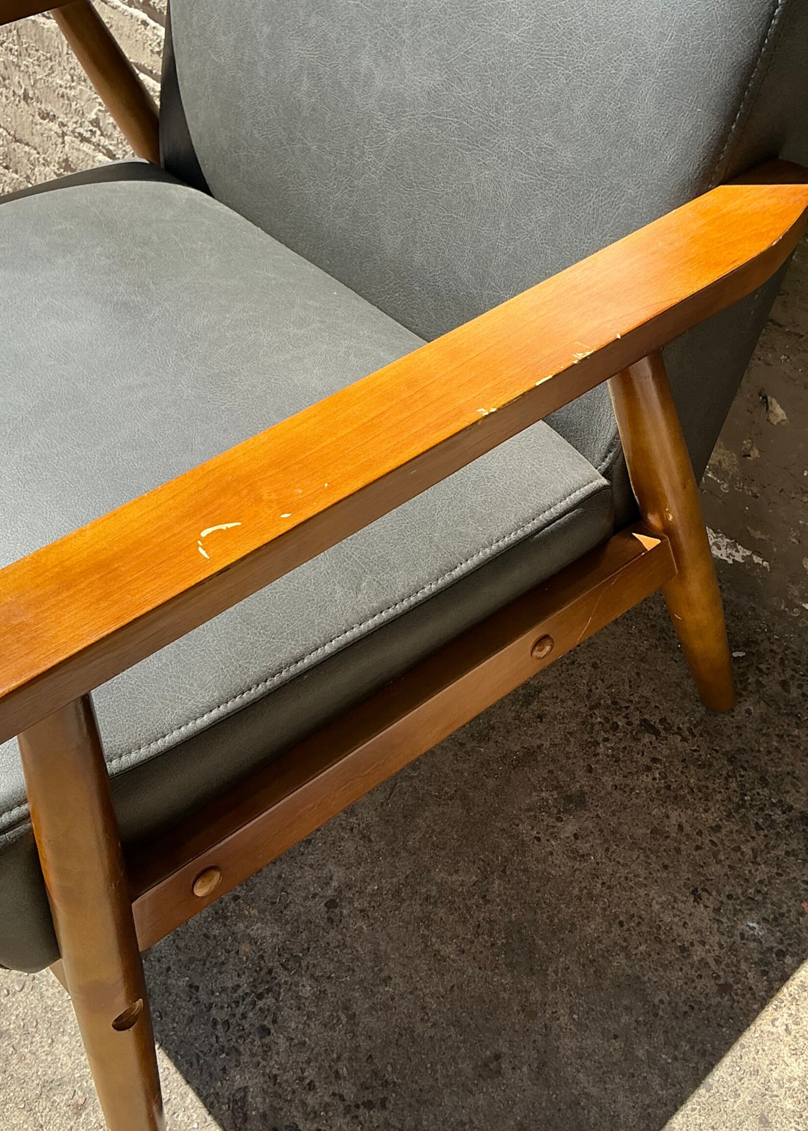 GOODWOOD MCM Style Vinyl Lounge Chair