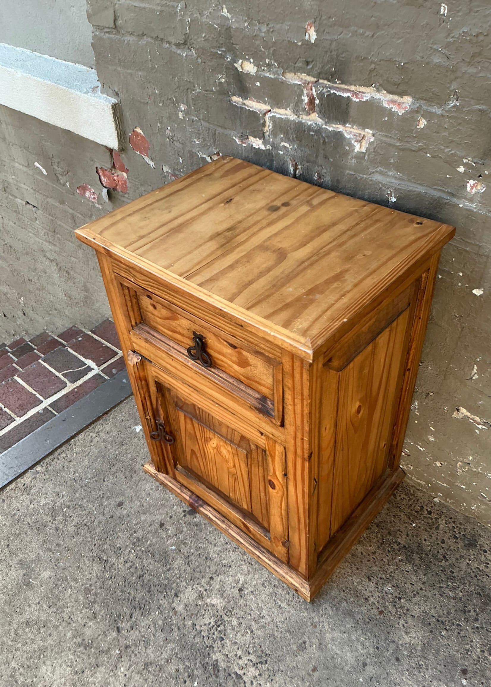 GOODWOOD Waxed Pine Nightstand
