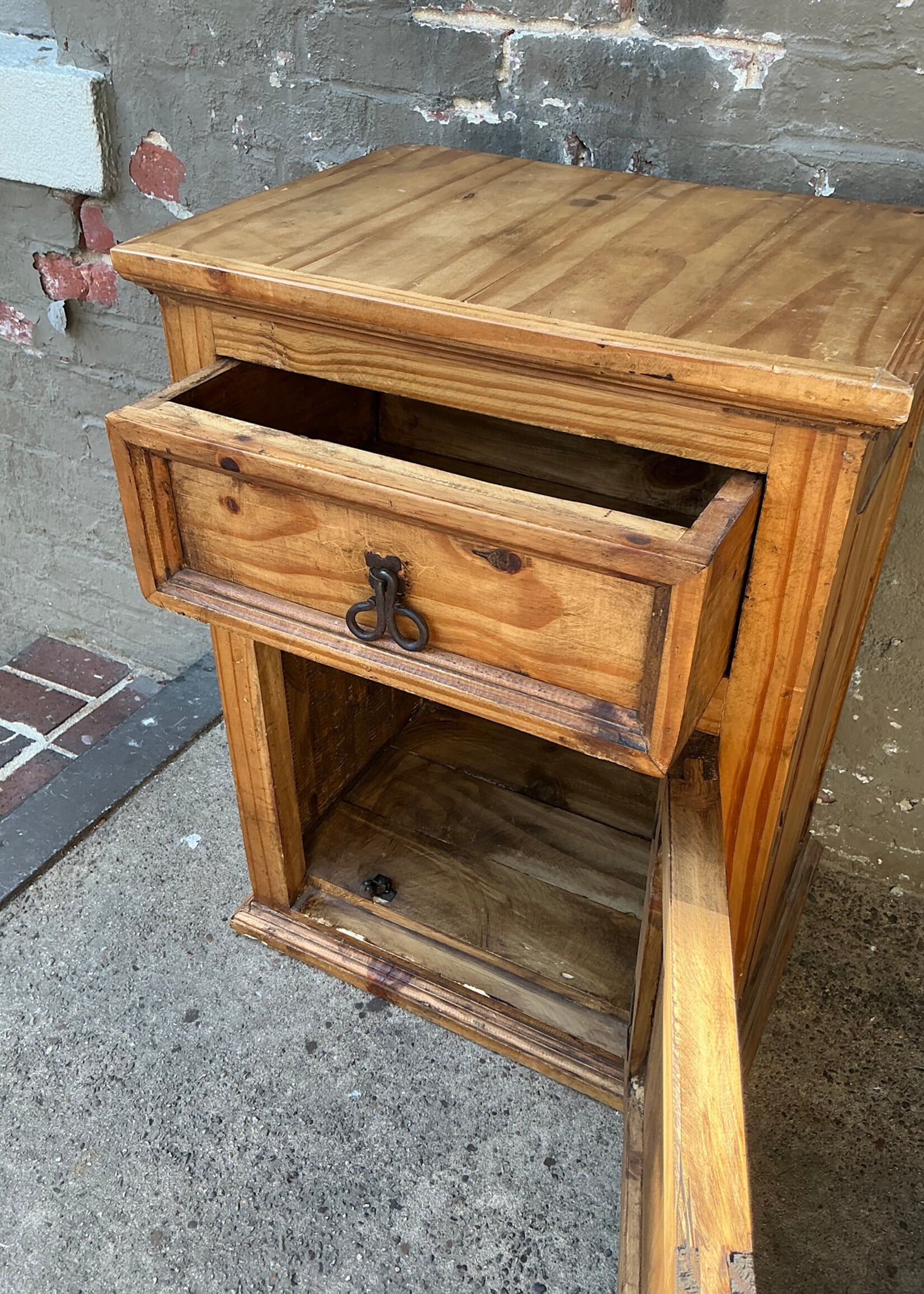GOODWOOD Waxed Pine Nightstand
