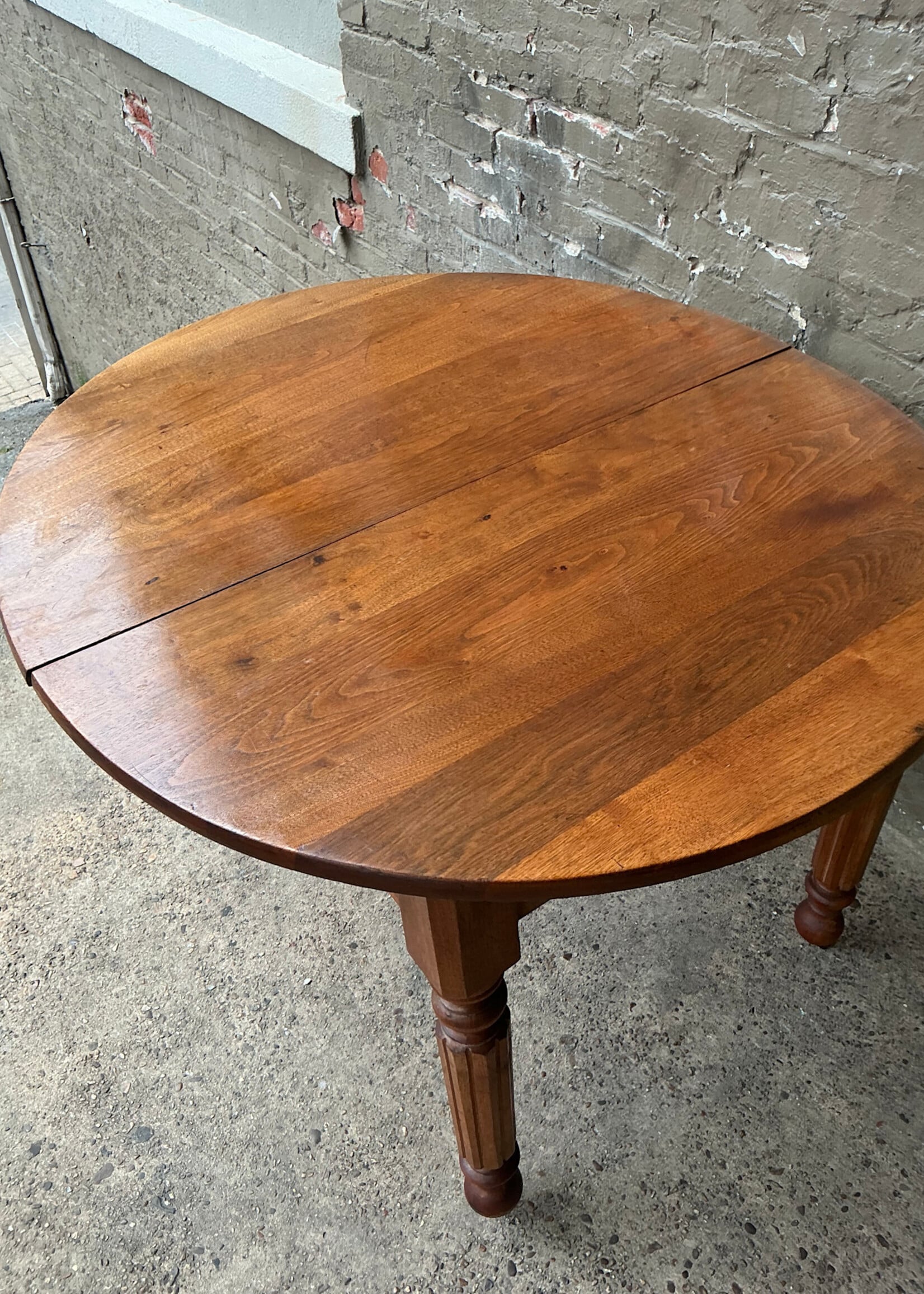 GOODWOOD Antique Walnut Dining Table w/One Leaf
