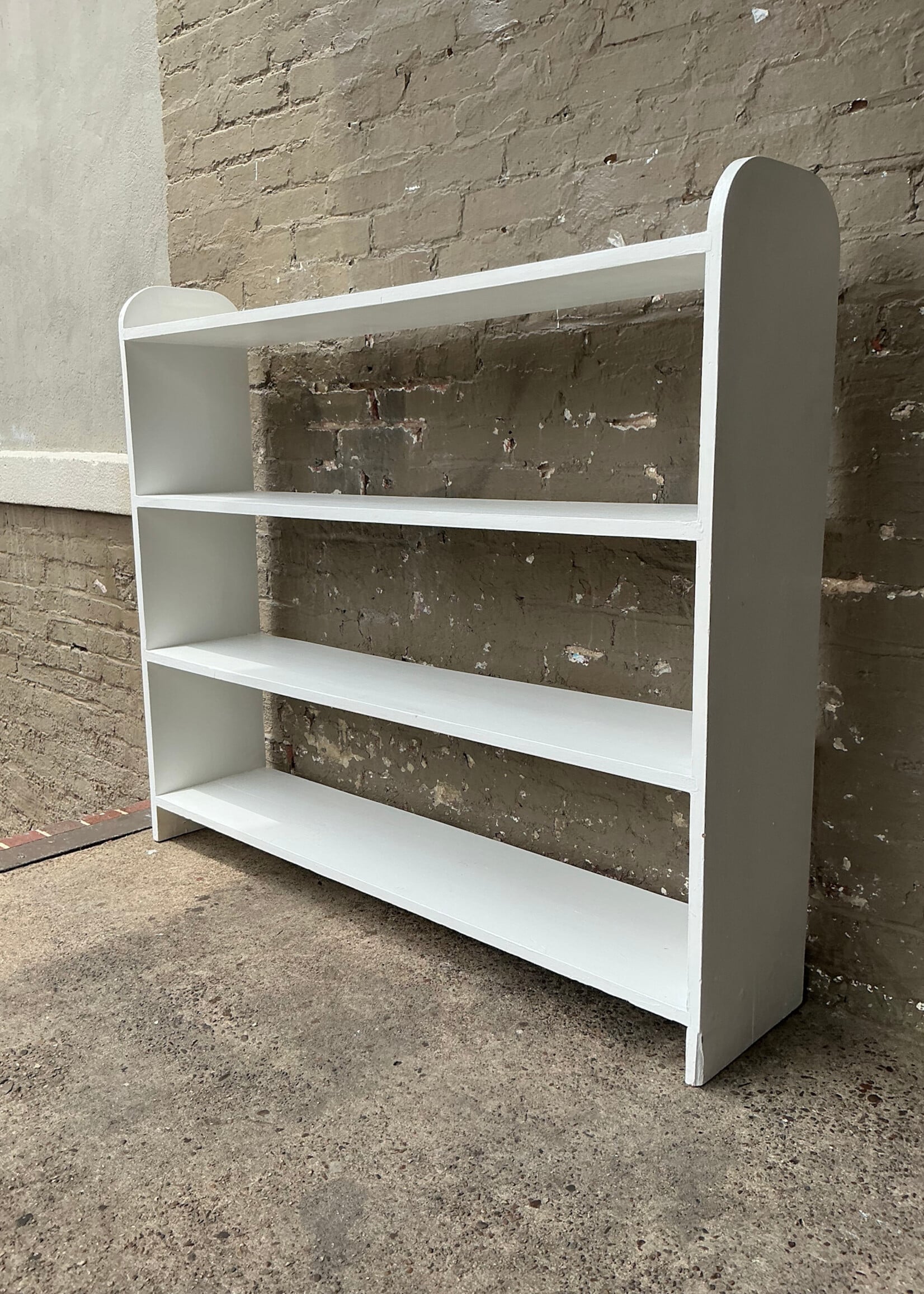GOODWOOD Painted Bucket Shelf