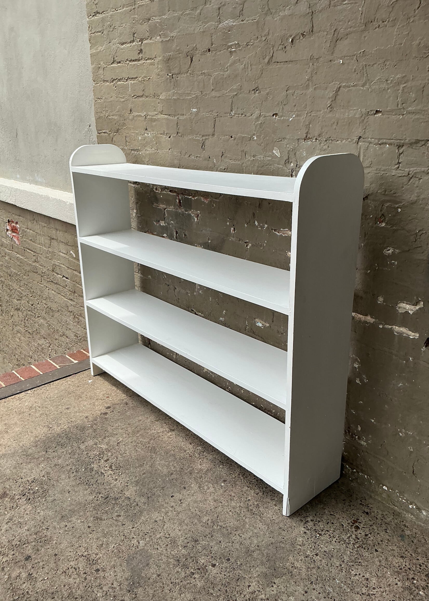 GOODWOOD Painted Bucket Shelf