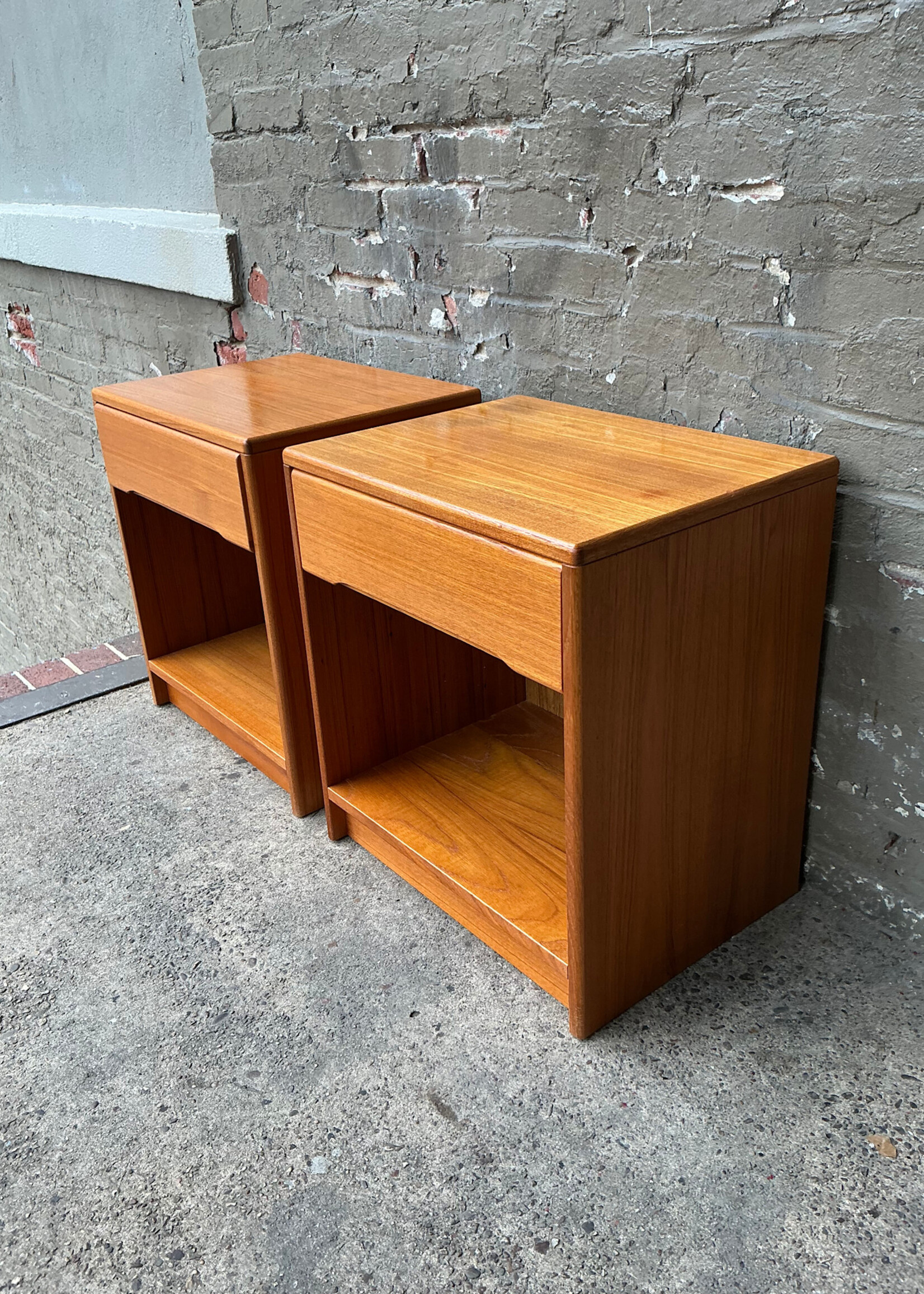 GOODWOOD Pair of Danish Modern Teak Nightstands