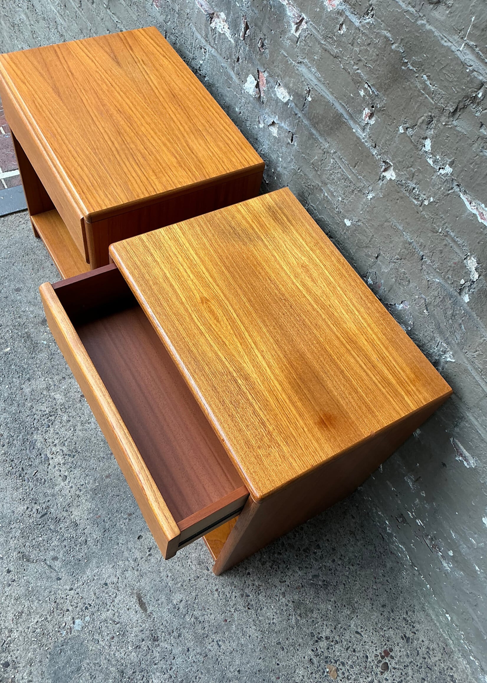 GOODWOOD Pair of Danish Modern Teak Nightstands