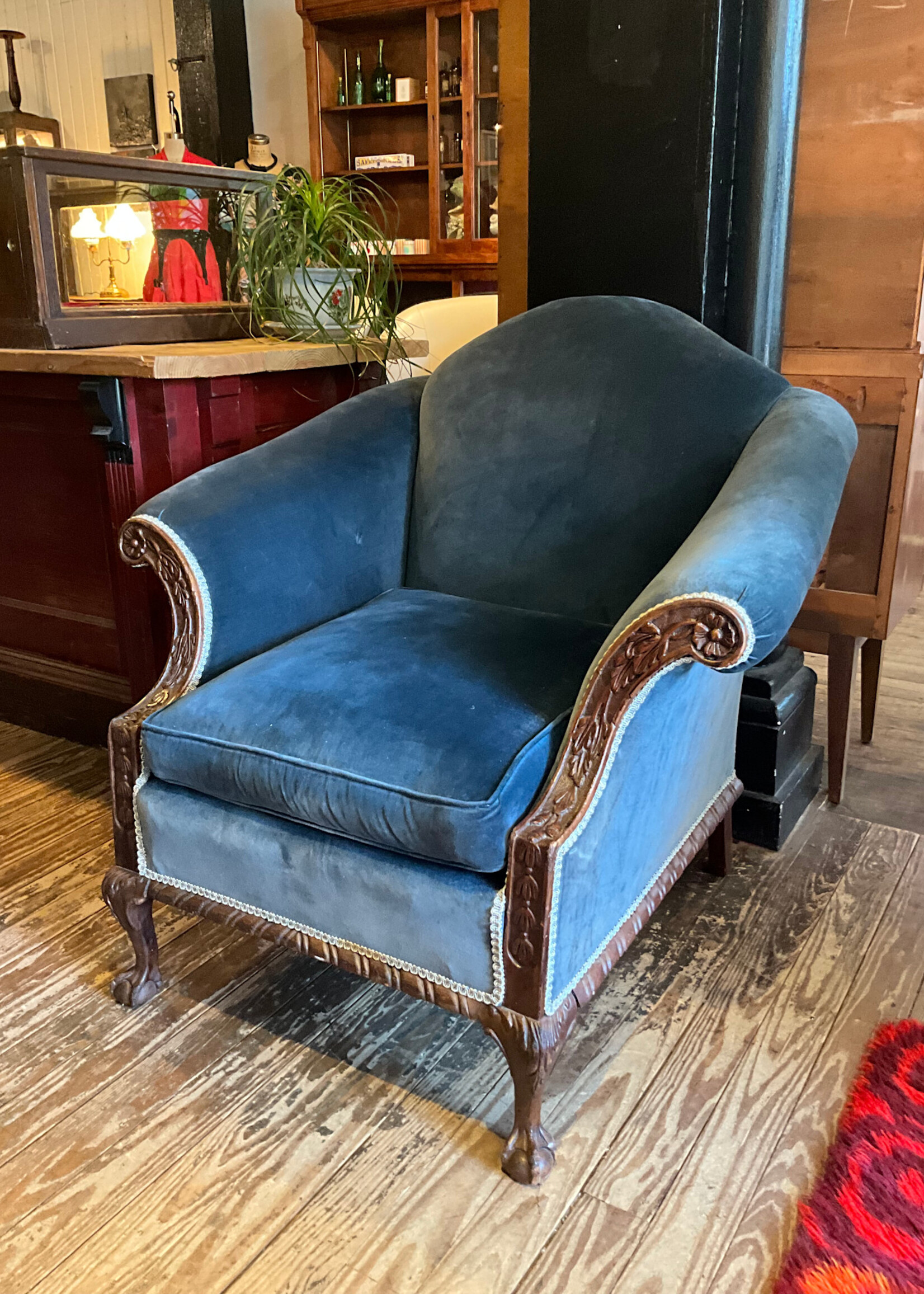 GOODWOOD Antique Velvet Lounge Chair
