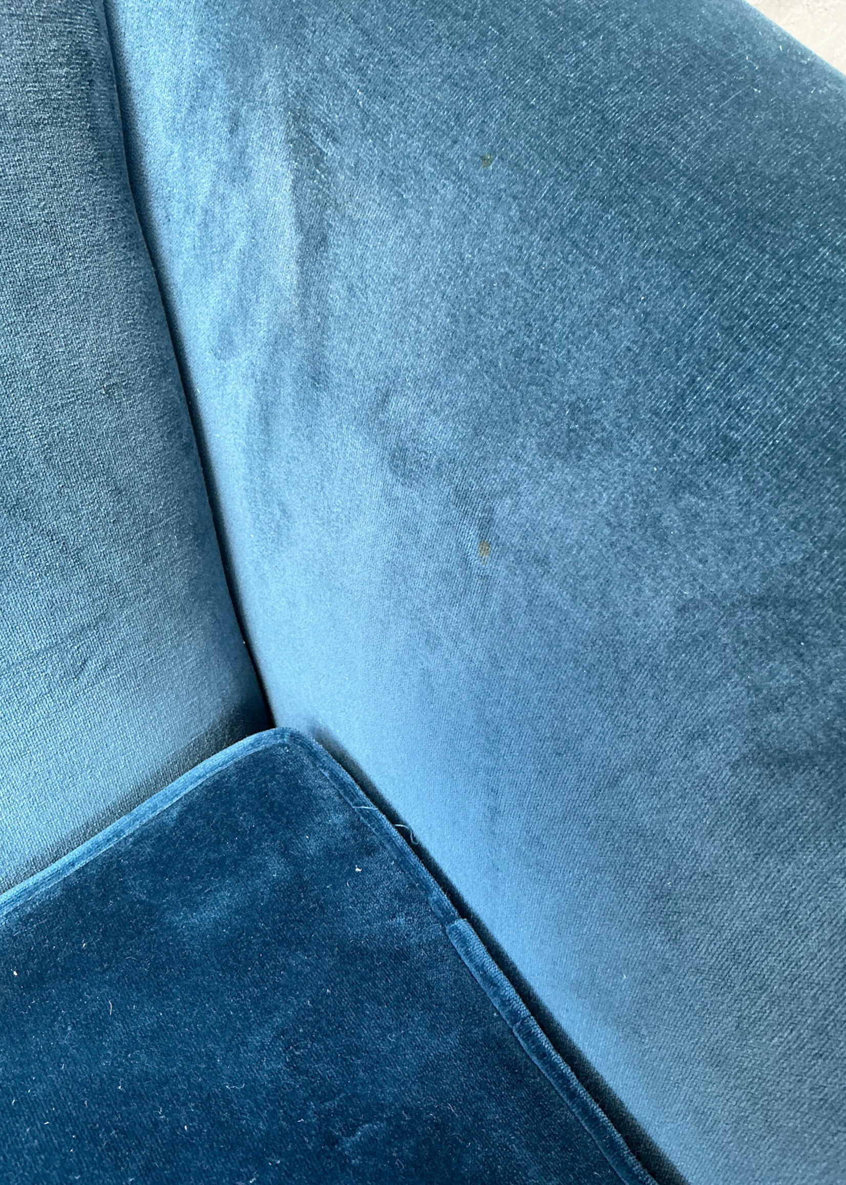 GOODWOOD Antique Velvet Lounge Chair