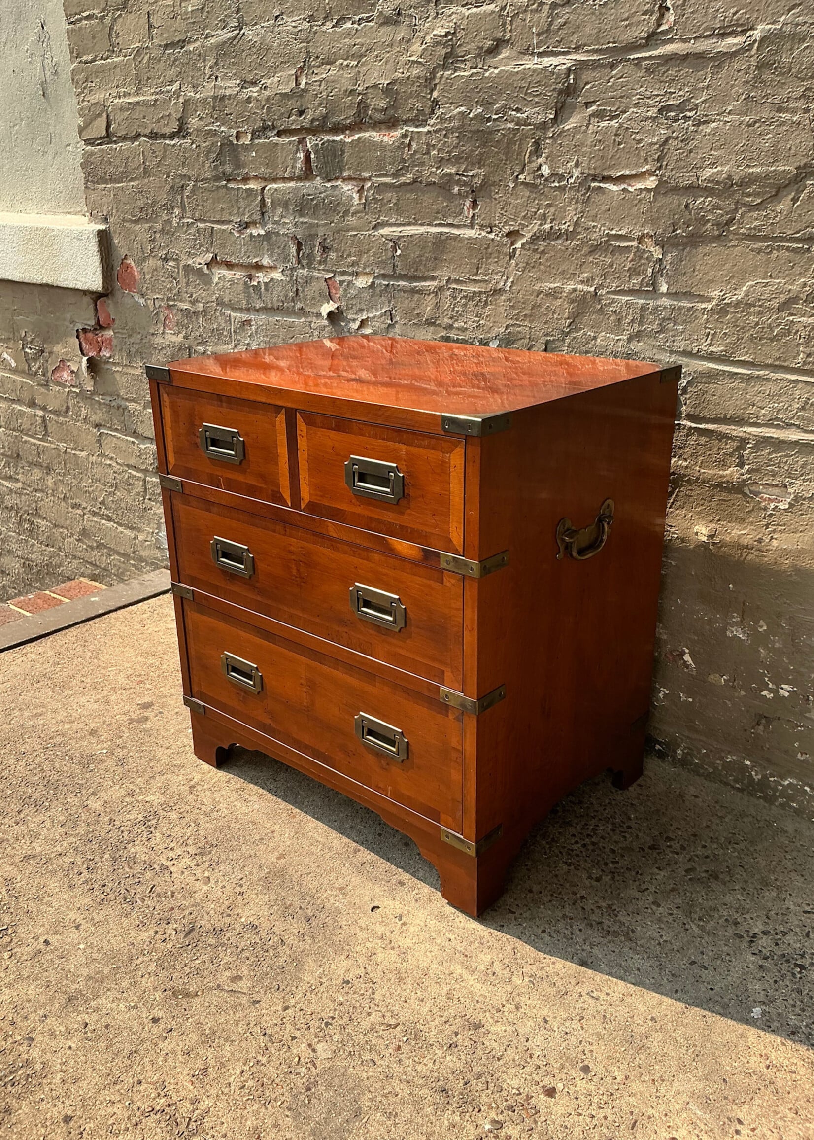 GOODWOOD Hekman Campaign Chest