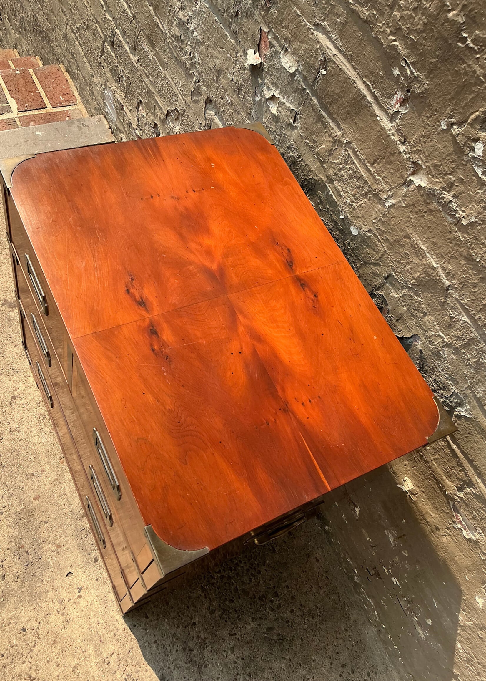 GOODWOOD Hekman Campaign Chest
