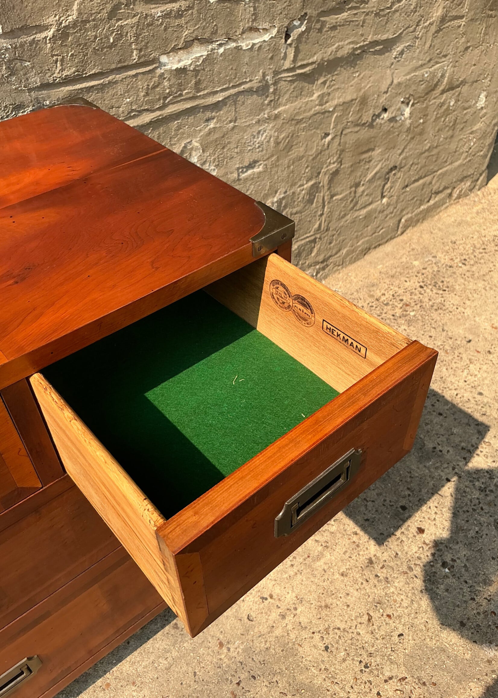GOODWOOD Hekman Campaign Chest