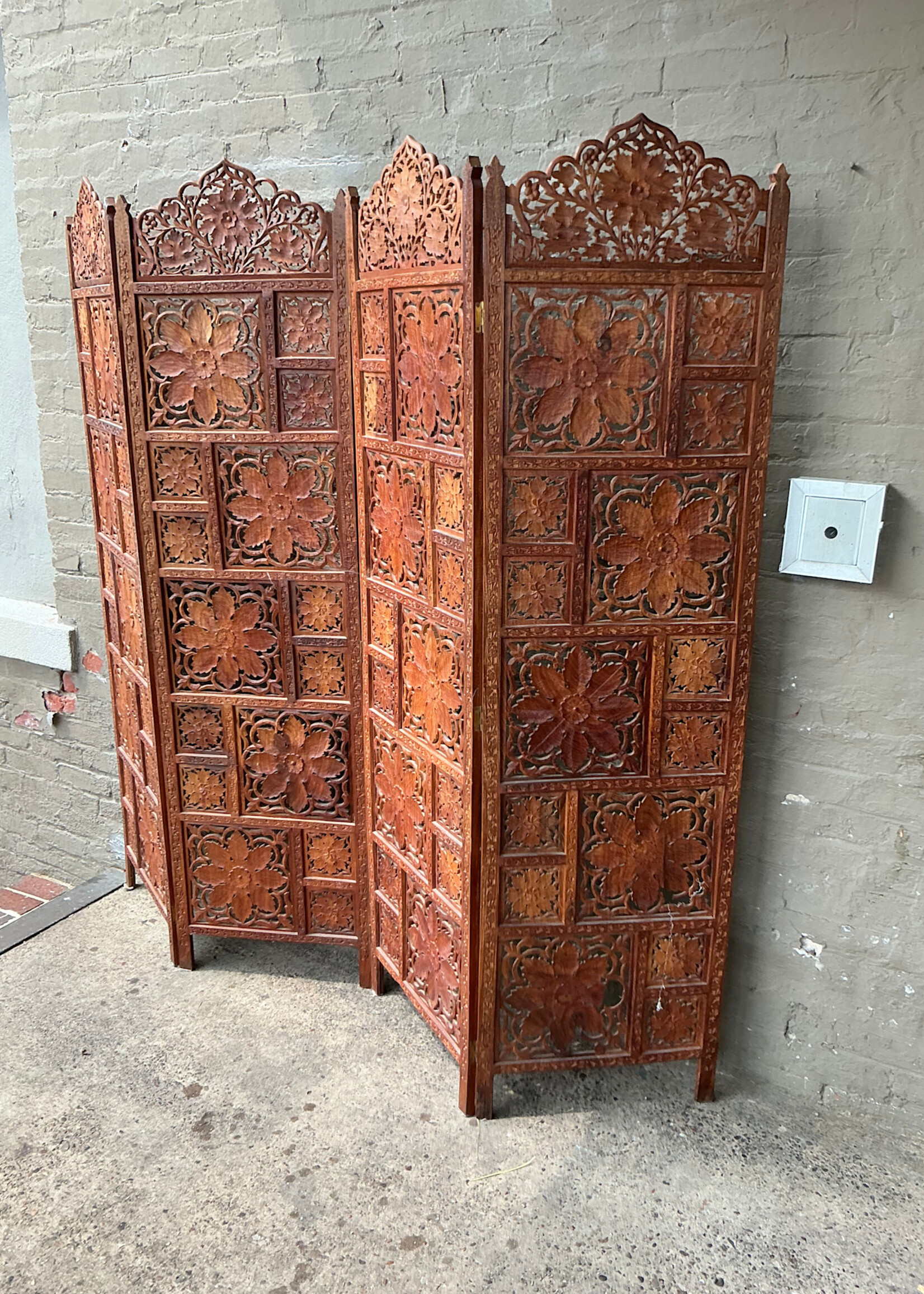 GOODWOOD Carved Teak Screen