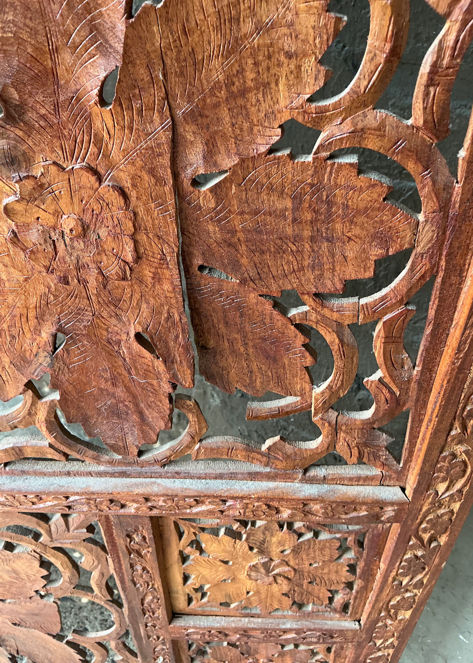 GOODWOOD Carved Teak Screen