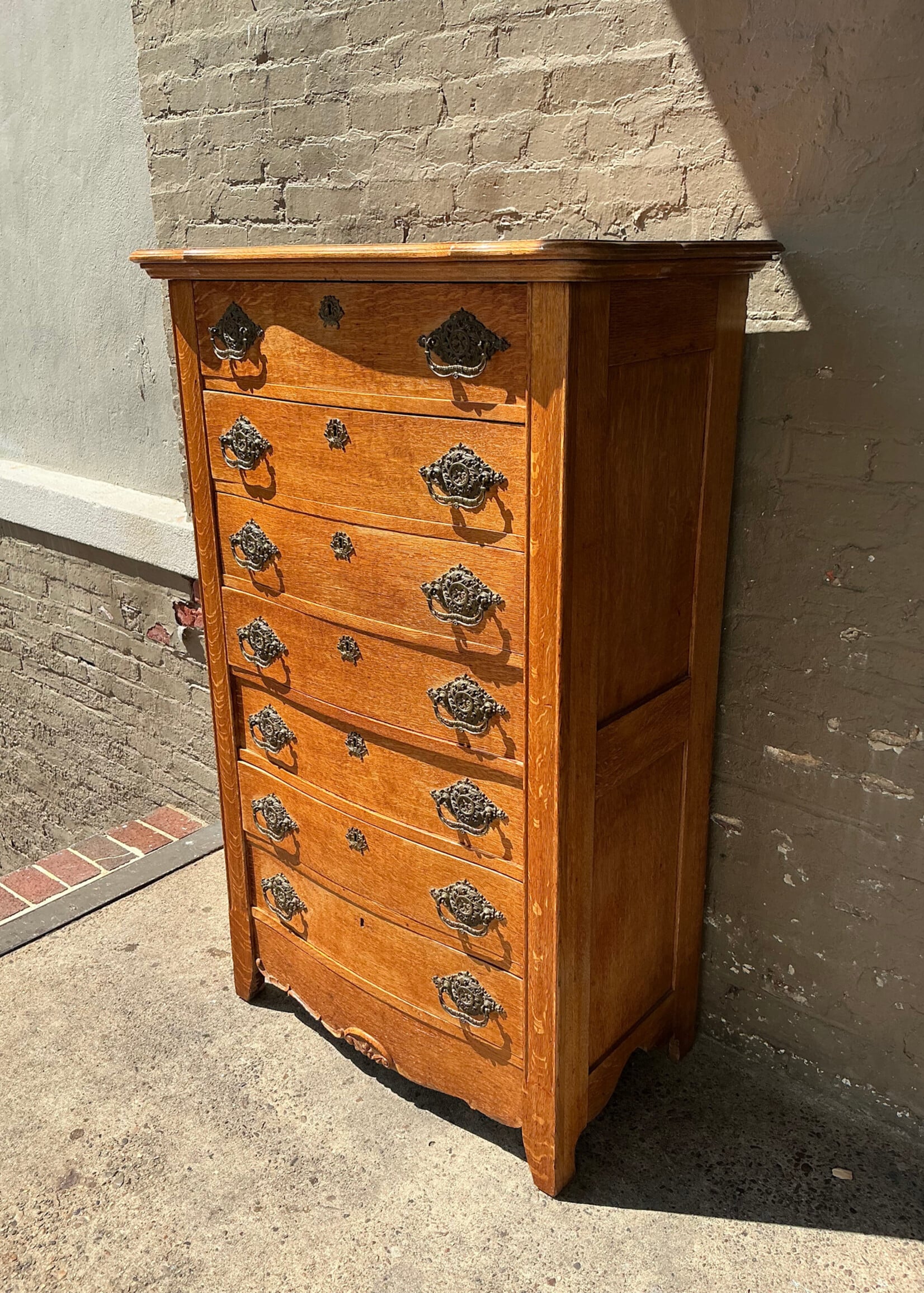 GOODWOOD Antique Oak Chest of Drawers