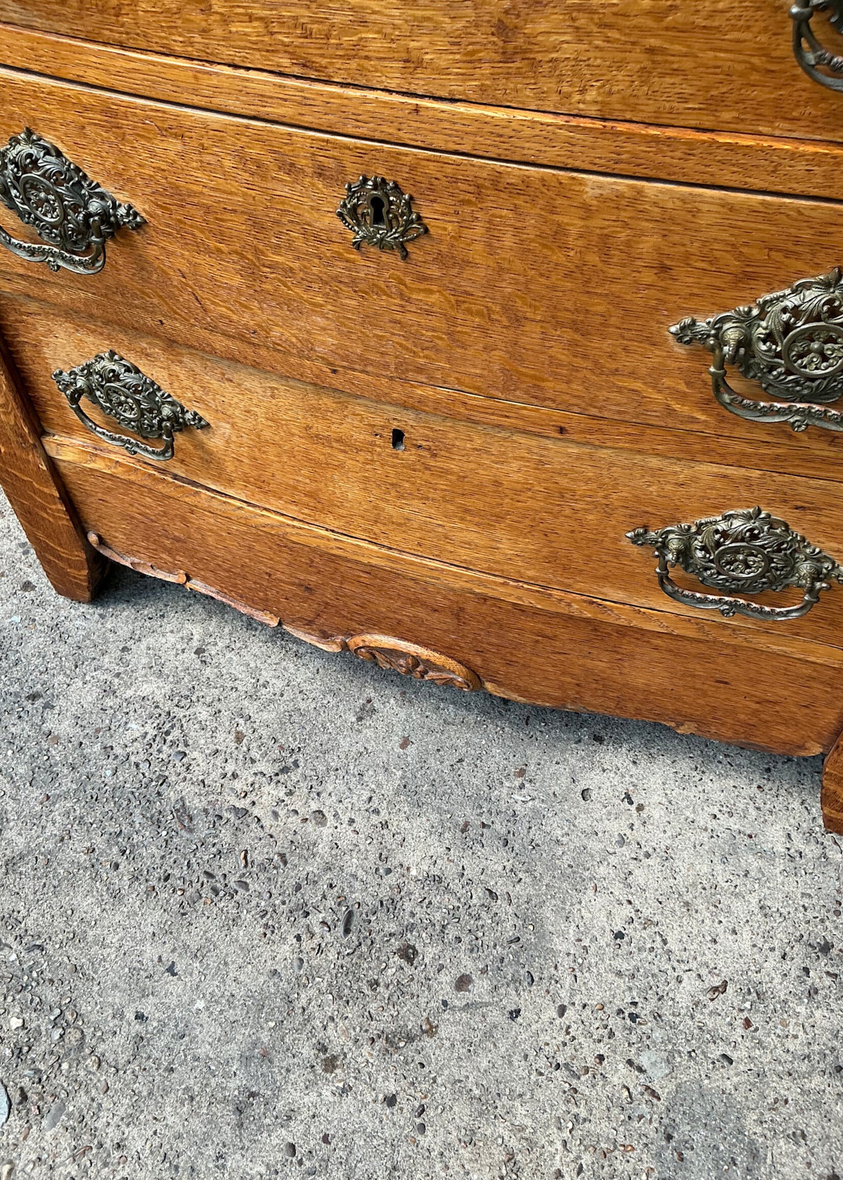 GOODWOOD Antique Oak Chest of Drawers