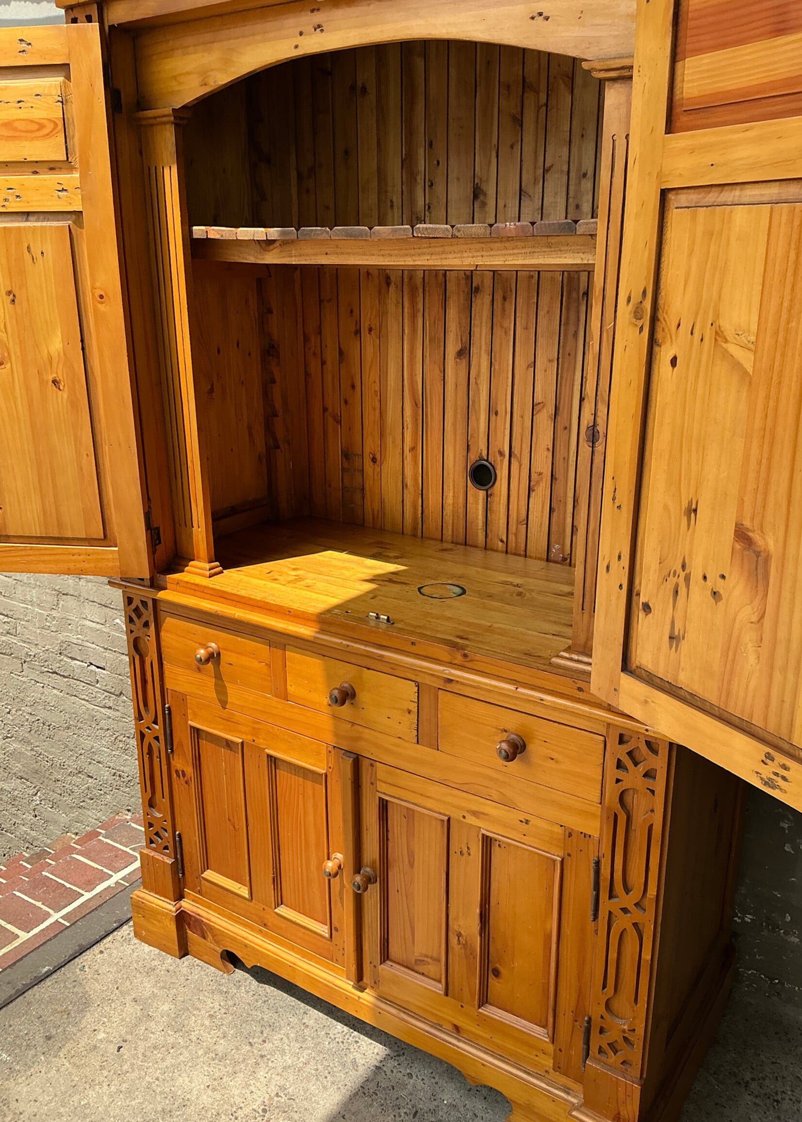 GOODWOOD Vintage Pine Cupboard