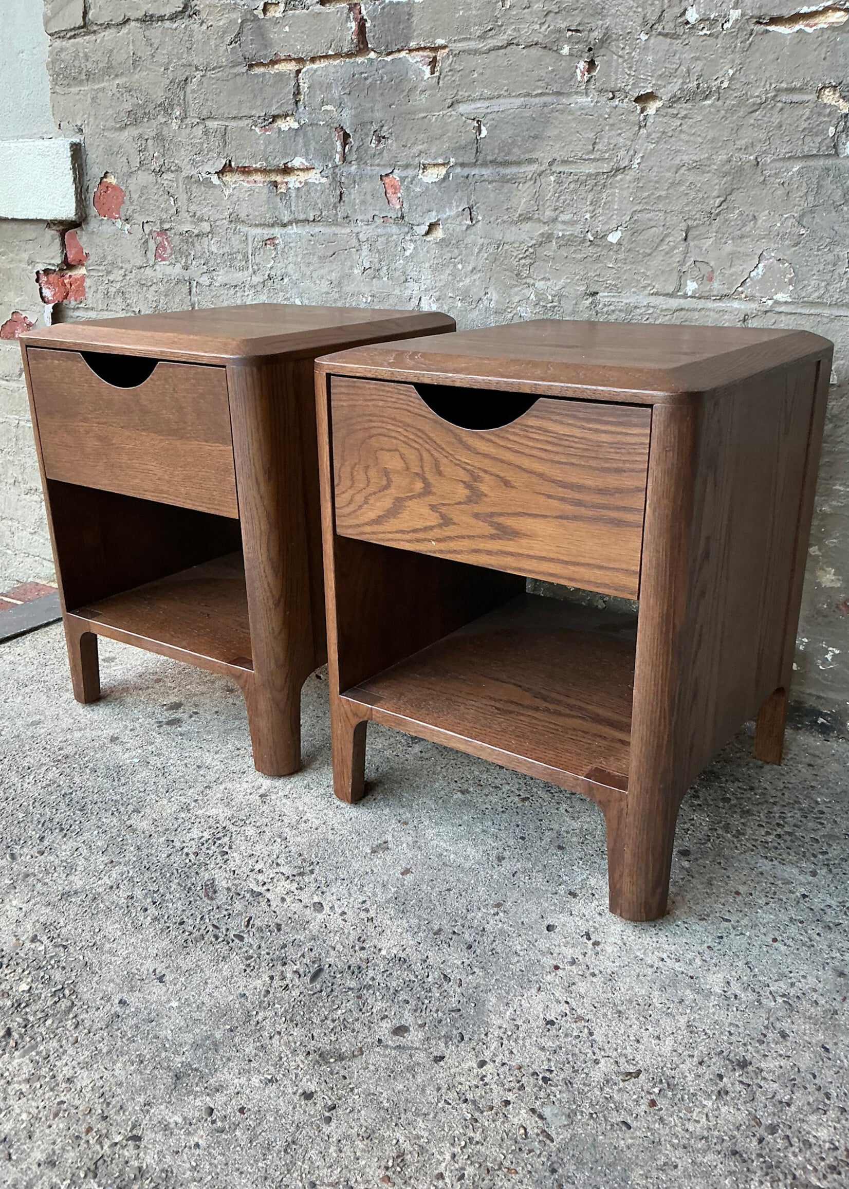 GOODWOOD Pair of Mid Century Modern Oak Nightstands