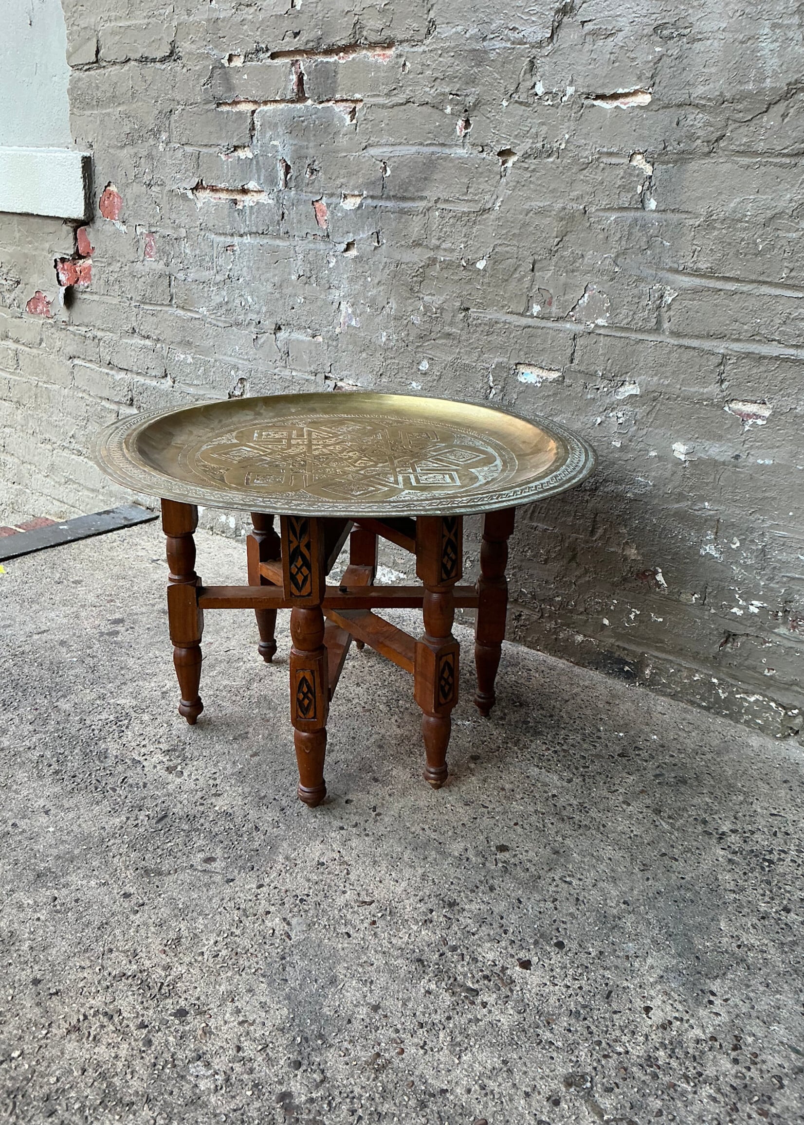 GOODWOOD Small Brass Tray on Stand