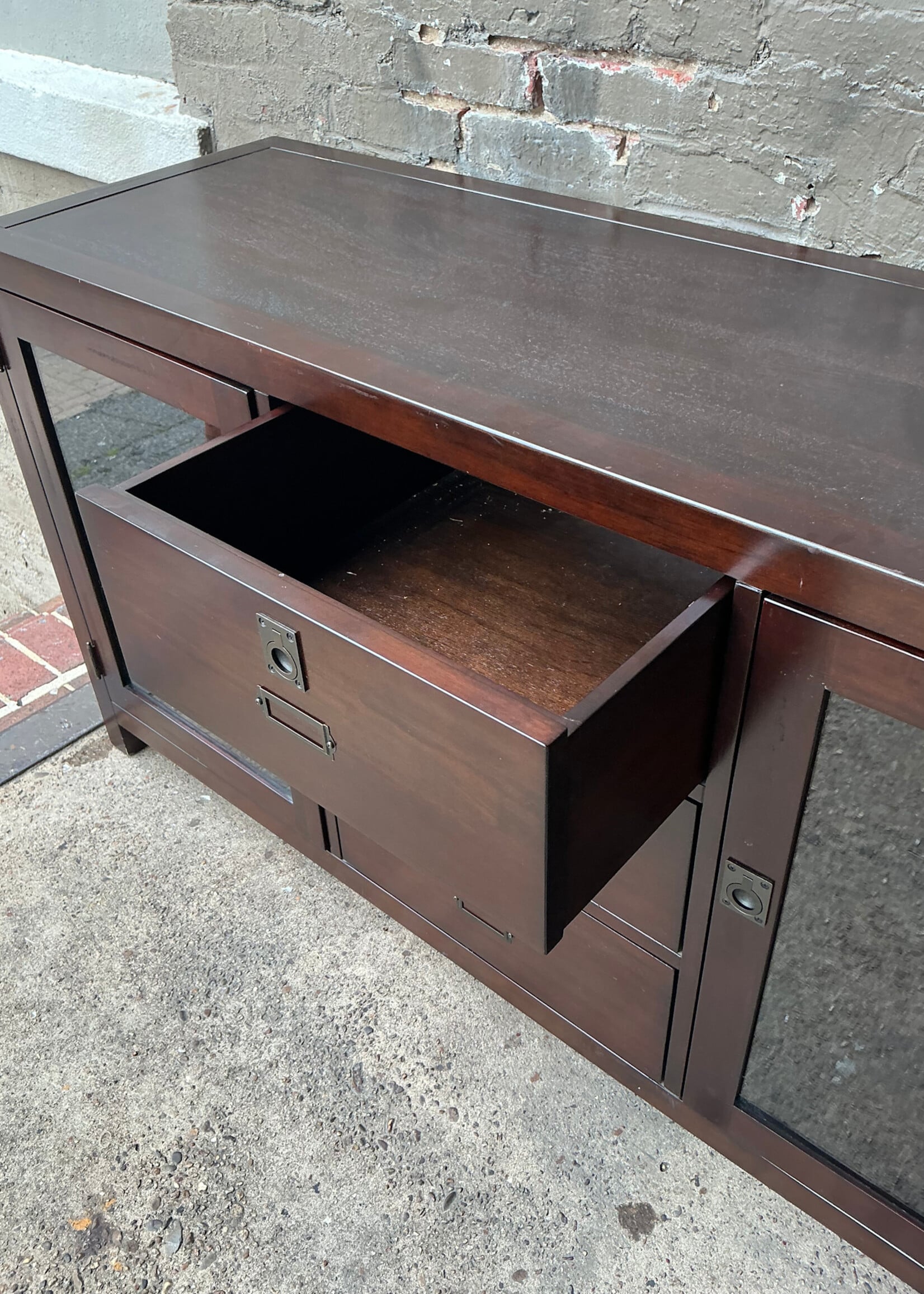 GOODWOOD Campaign Style Console