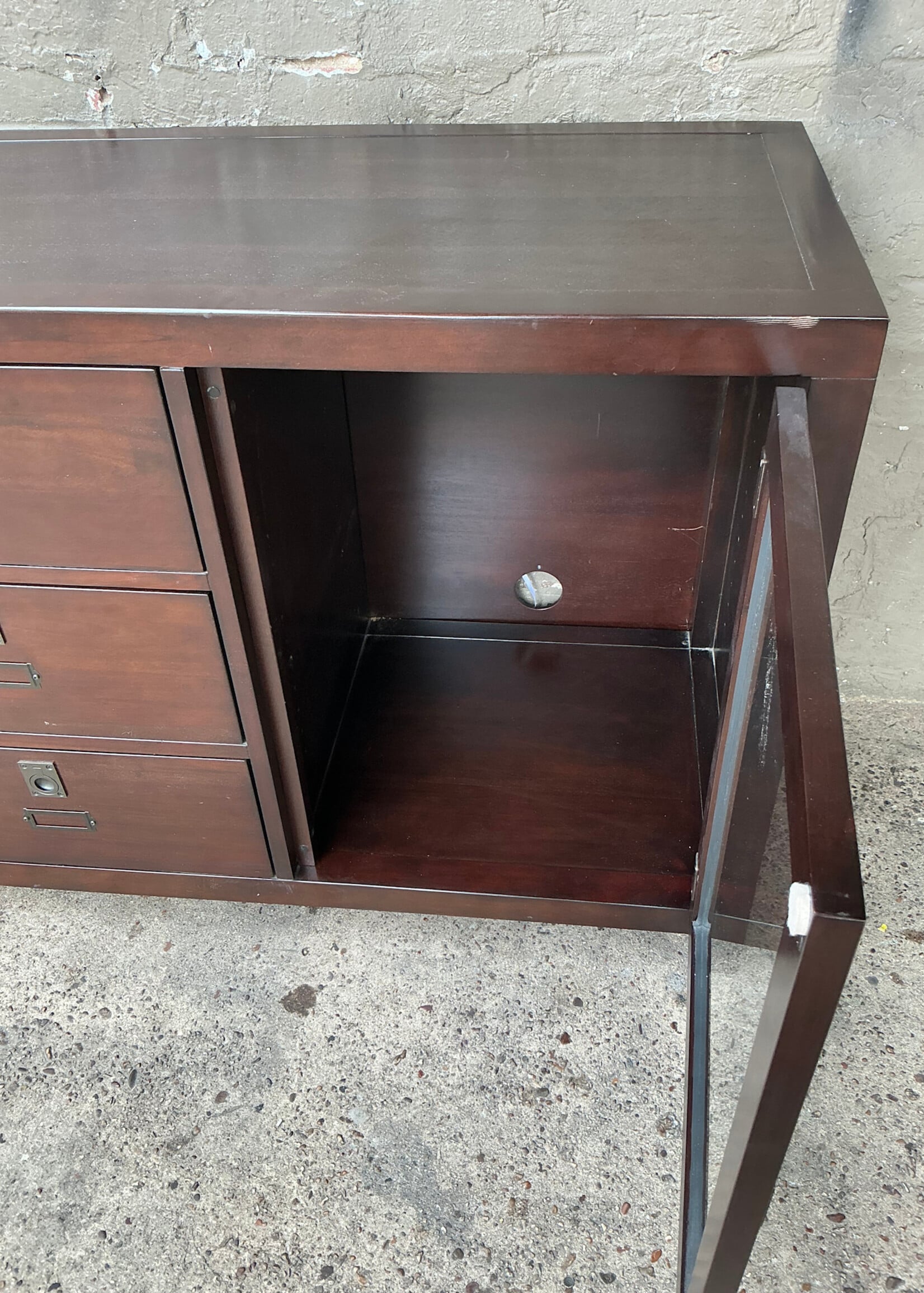 GOODWOOD Campaign Style Console