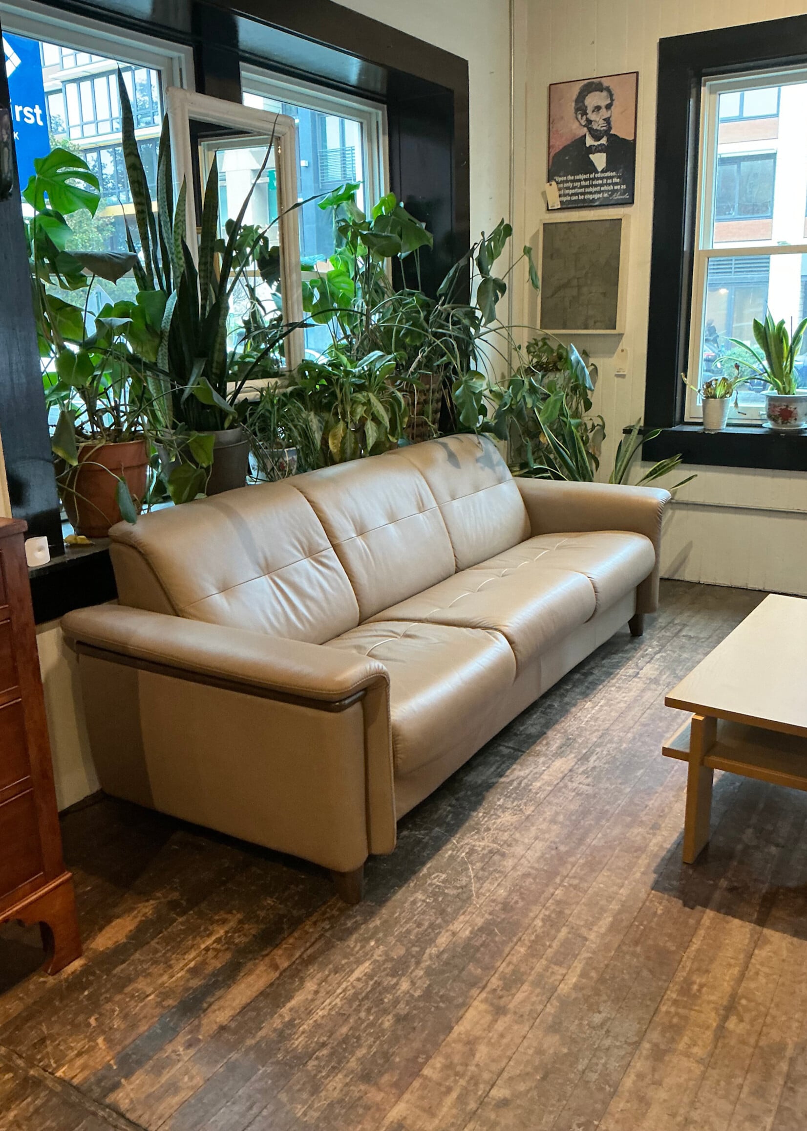 GOODWOOD Floral Wood Stressless Leather Sofa