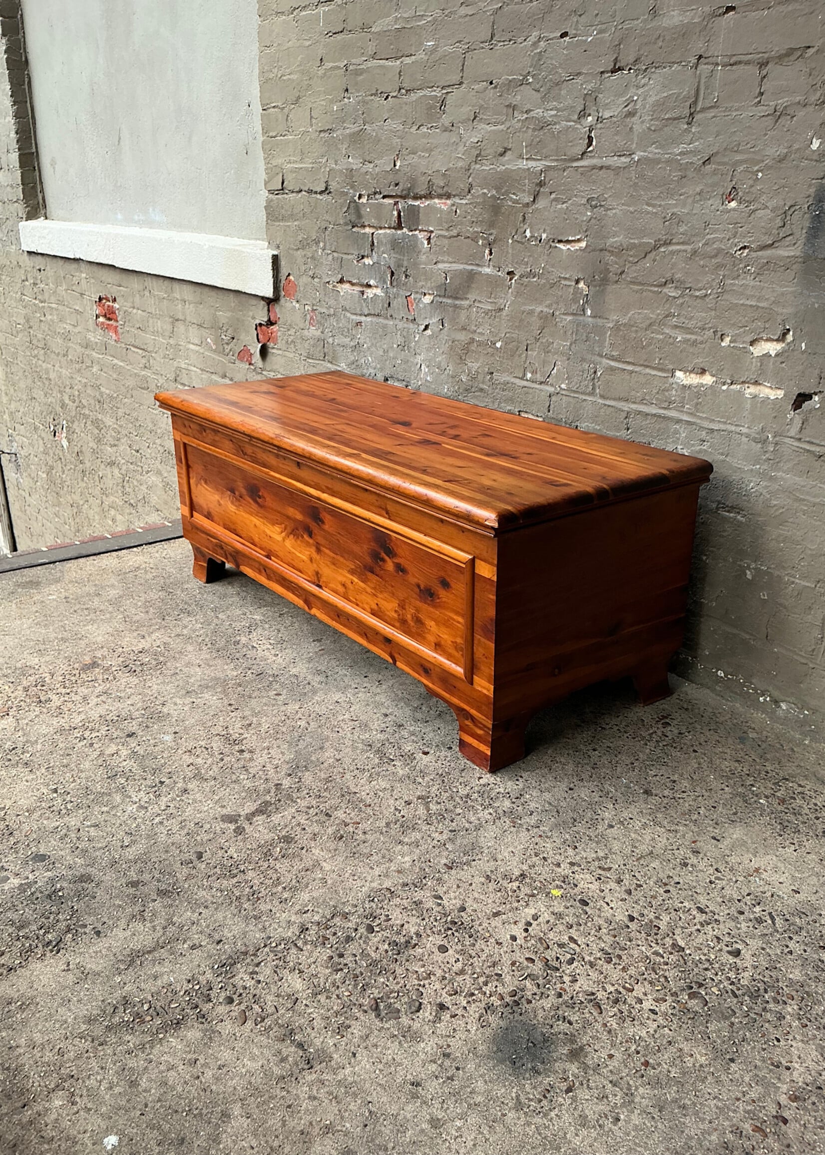 GOODWOOD Vintage Lane Cedar Trunk