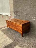GOODWOOD Jacob Bloom Cedar Chest