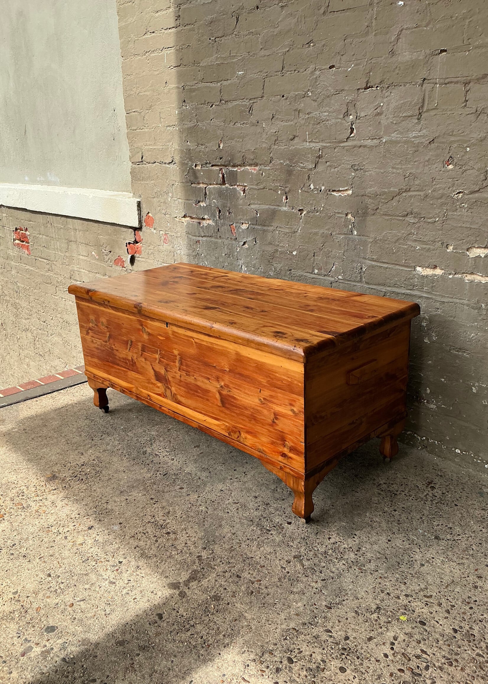 GOODWOOD Jacob Bloom Cedar Chest