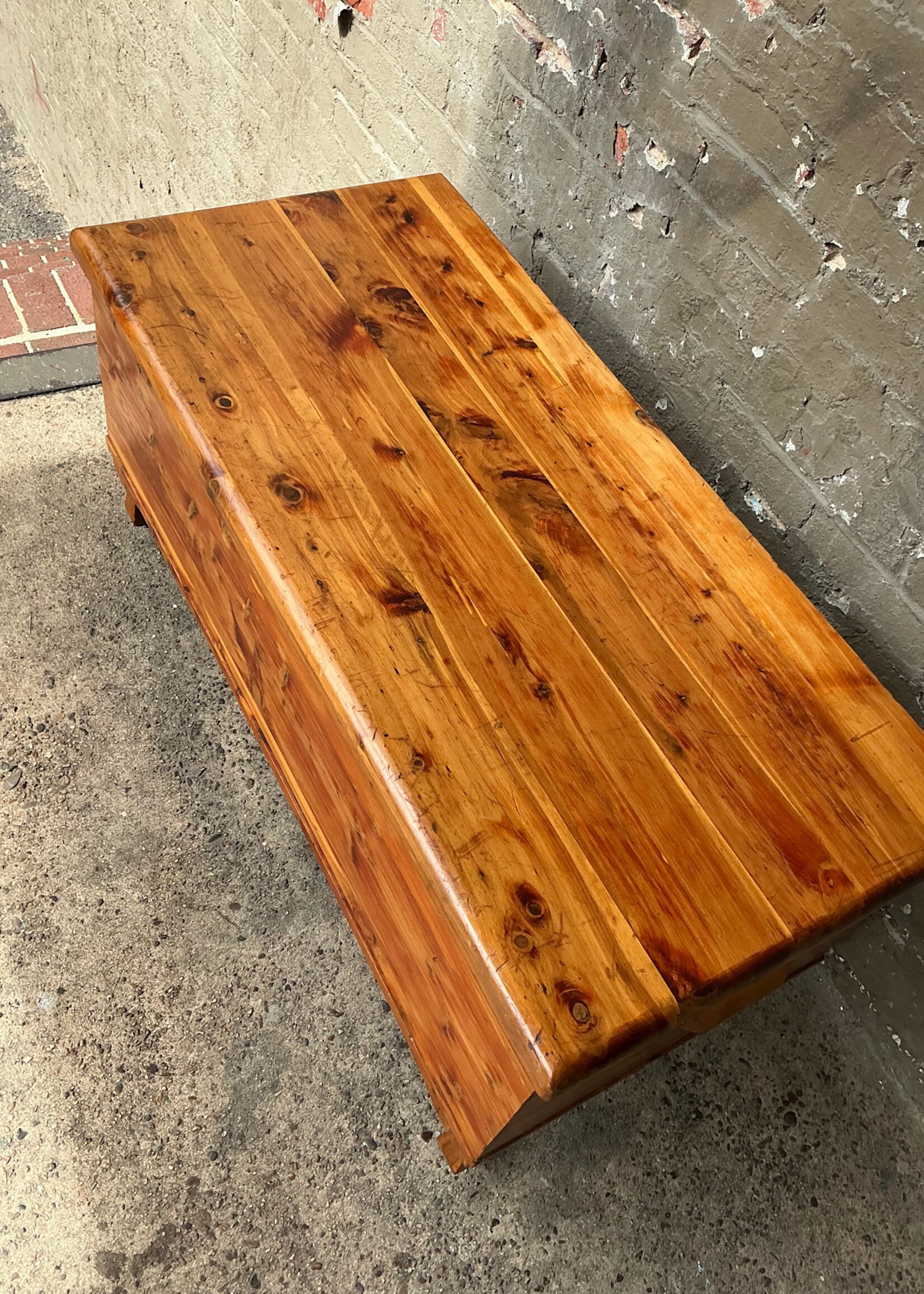 GOODWOOD Jacob Bloom Cedar Chest