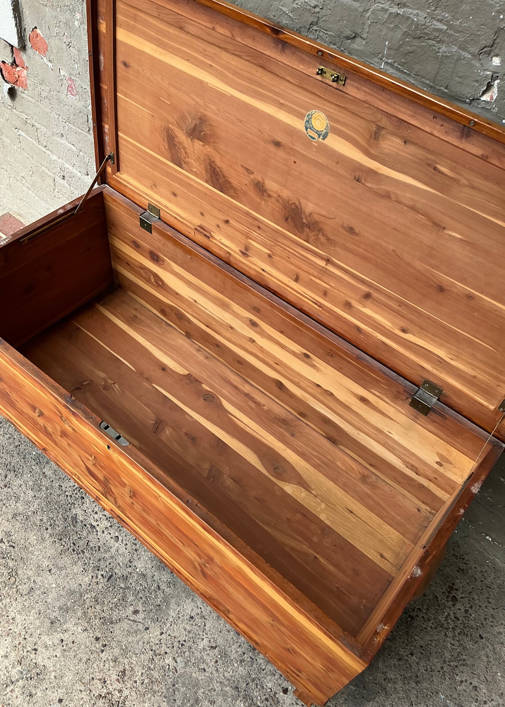 GOODWOOD Jacob Bloom Cedar Chest