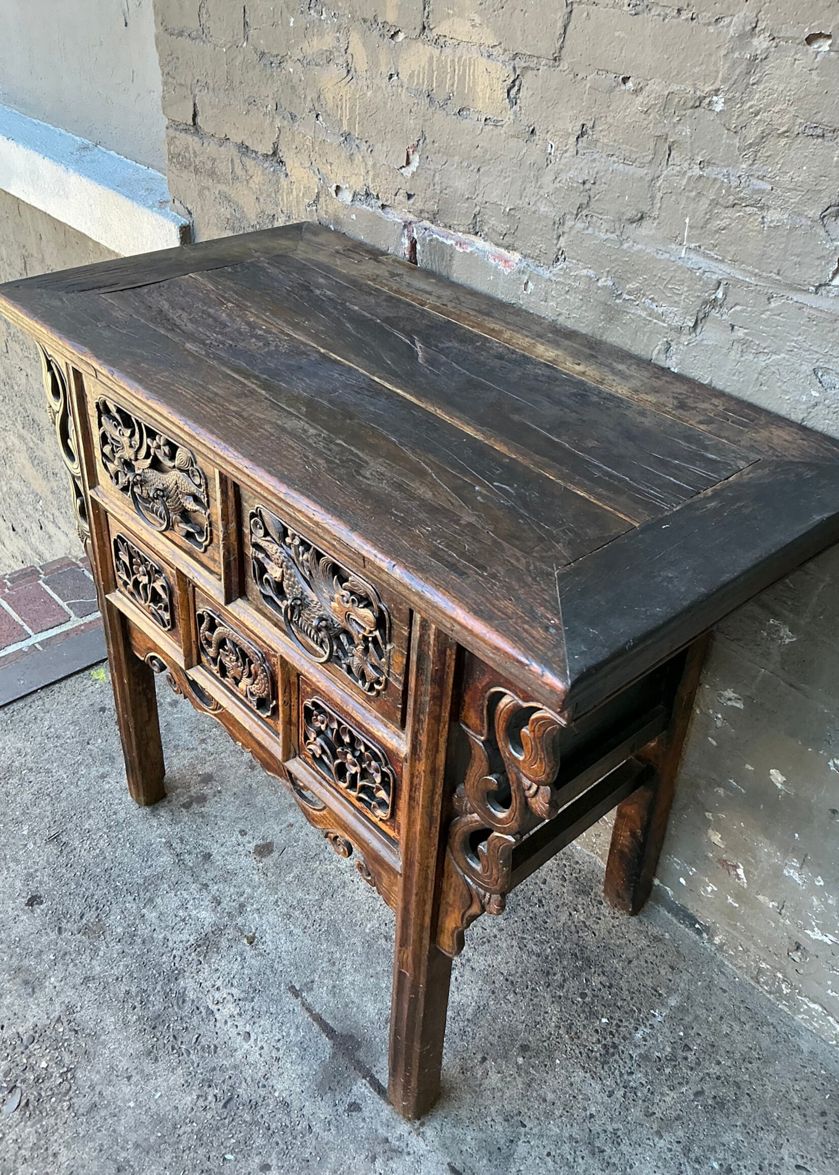 GOODWOOD Carved Chinese Server